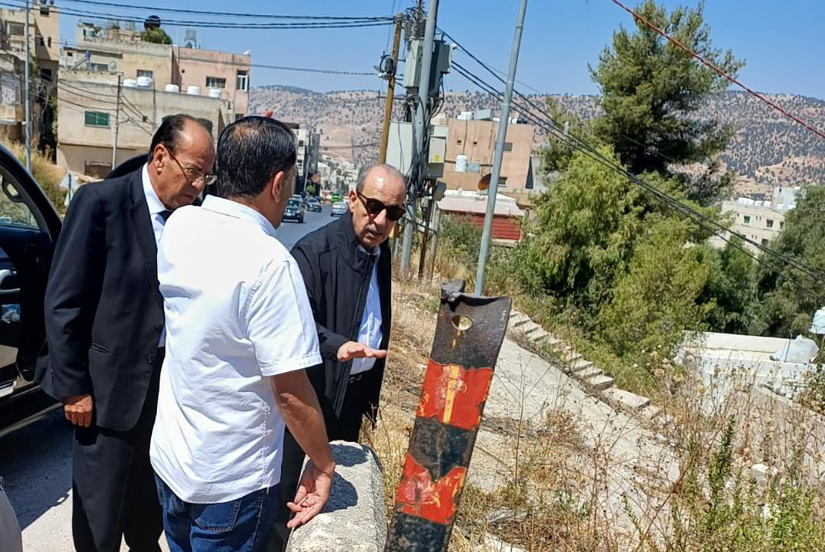 وزير الإدارة المحلية يتفقد بلديتي عجلون ودير أبي سعيد