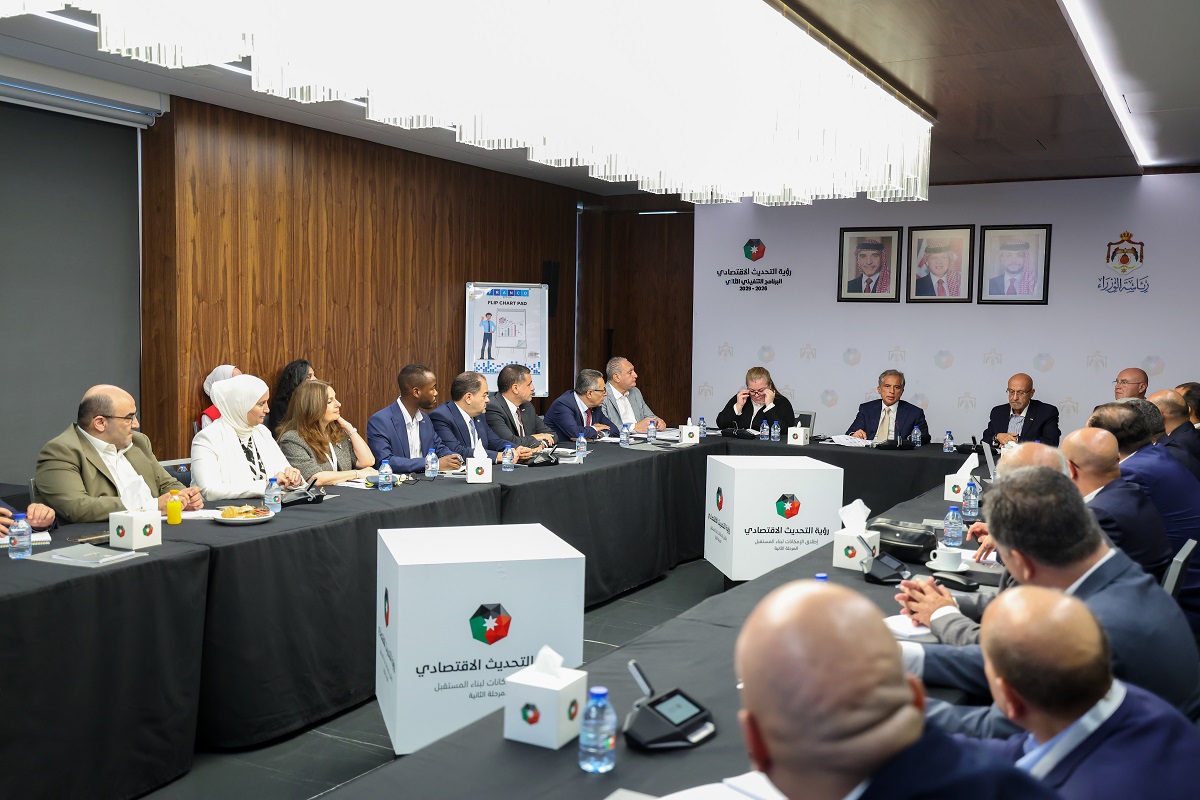 رئيس الوزراء يُشارك في جلسات العمل القطاعيَّة لإعداد البرنامج التَّنفيذي الثَّاني لرؤية التَّحديث الاقتصادي