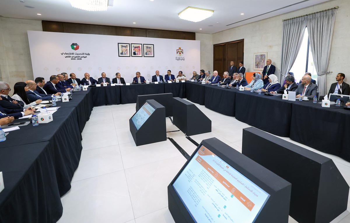 رئيس الوزراء يُشارك في جلسات العمل القطاعيَّة لإعداد البرنامج التَّنفيذي الثَّاني لرؤية التَّحديث الاقتصادي