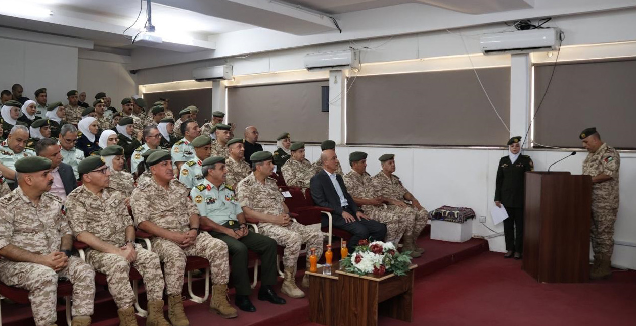 مدير عام الخدمات الطبية يفتتح عيادة الطنين