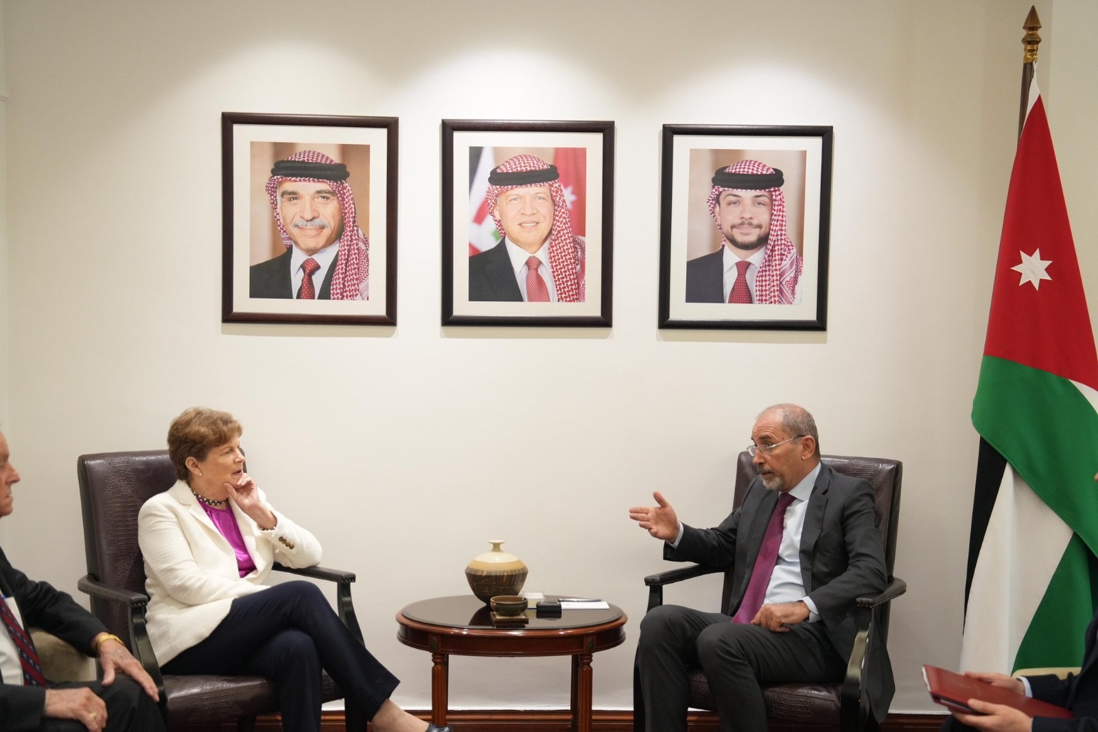 وزير الخارجية يلتقي السيناتور الاميركي شاهين