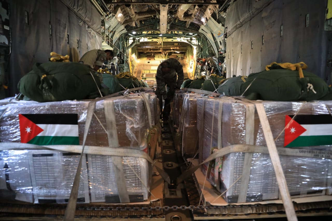 الأردن يواصل إيصال المساعدات إلى غزة عبر إنزالات جوية جديدة