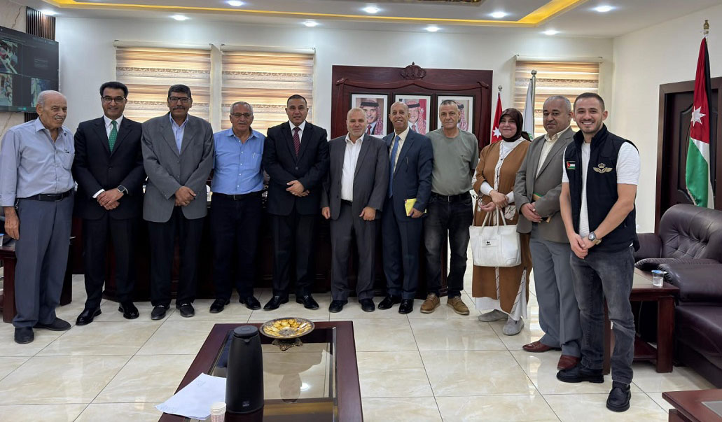 محافظ الزرقاء يؤكد أهمية محاربة منتحلي صفة الصحفي