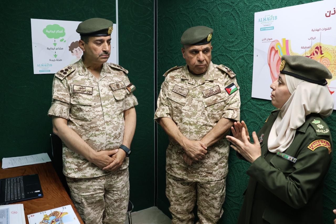 مدير عام الخدمات الطبية يفتتح عيادة الطنين