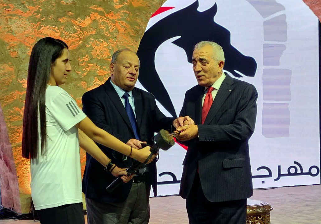 وزير الثقافة يوقد شعلة انطلاق مهرجان الفحيص 32 الأردن تاريخ وحضارة
