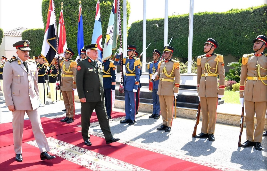 الحنيطي يلتقي القائد العام للقوات المسلحة المصرية وزير الدفاع والإنتاج الحربي