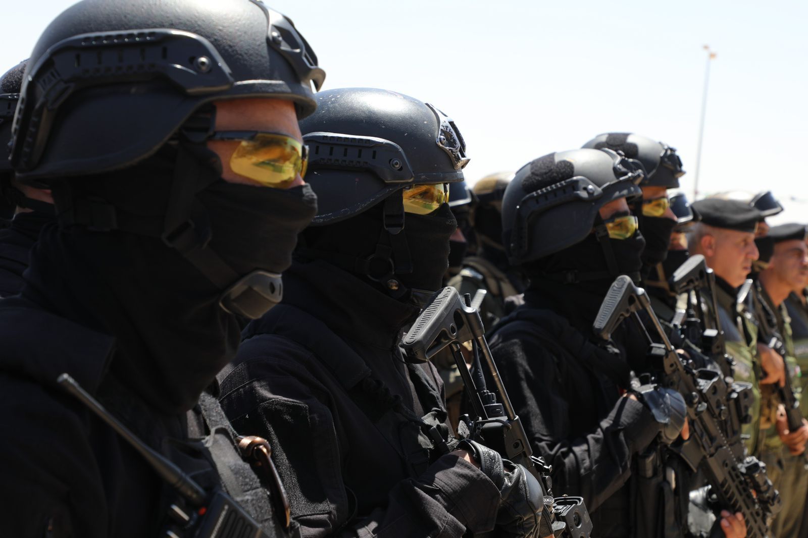 مدير الأمن العام يتابع اليوم التدريبي عين الصقر