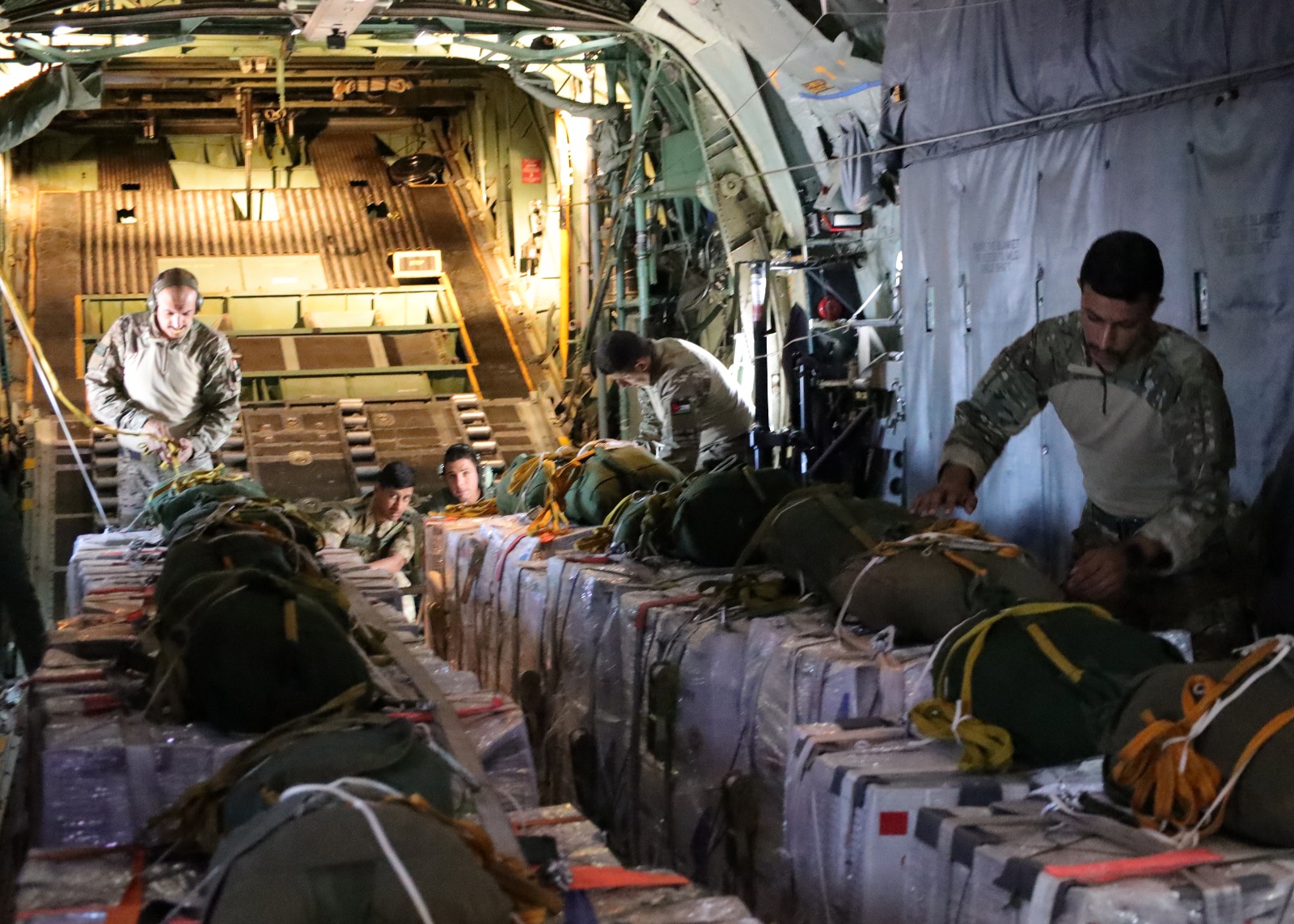 الأردن يواصل إنزال المساعدات الجوية إلى غزة بالتعاون مع دول صديقة وشقيقة