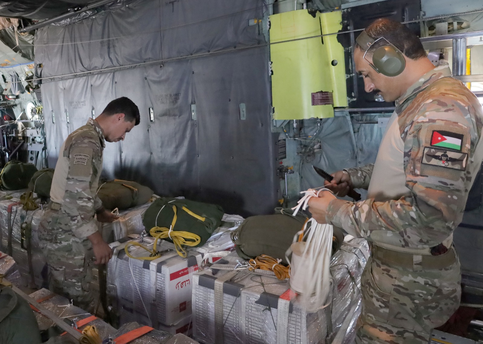 الأردن يواصل إنزال المساعدات الجوية إلى غزة بالتعاون مع دول صديقة وشقيقة