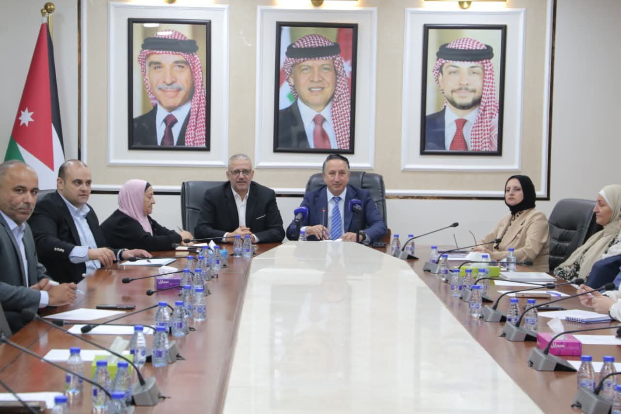 العمل النيابية تبحث تمكين المرأة من خلال المشاريع المنزلية والصغيرة