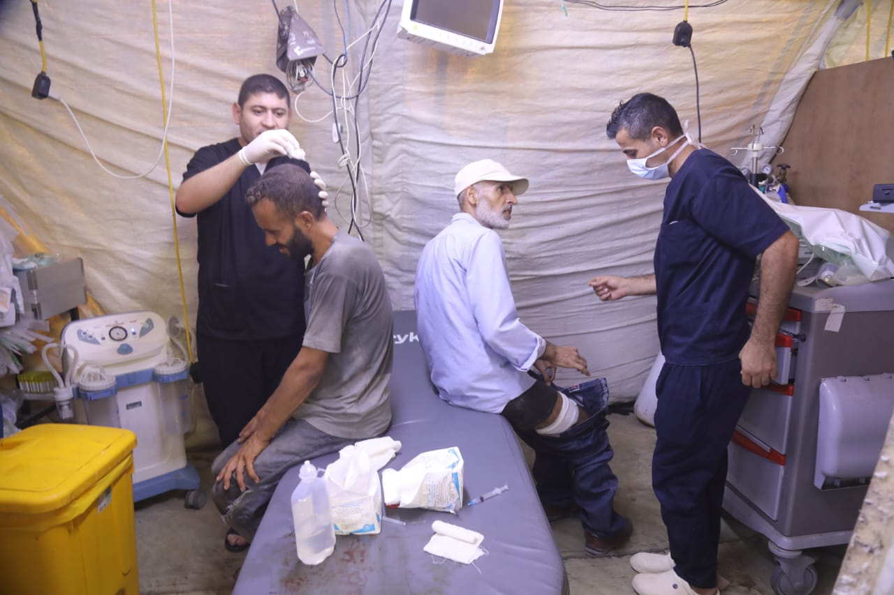 المستشفى الأردني جنوب غزة 7 يتعامل مع عشرات الجرحى جراء القصف الإسرائيلي