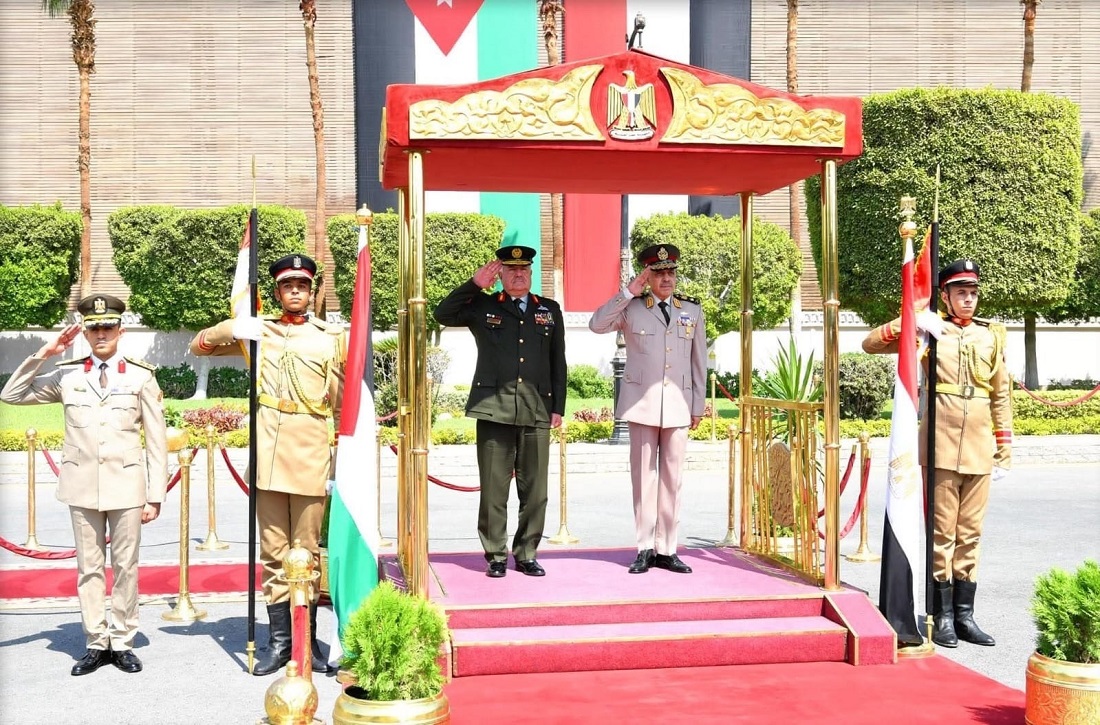 الحنيطي يلتقي القائد العام للقوات المسلحة المصرية وزير الدفاع والإنتاج الحربي