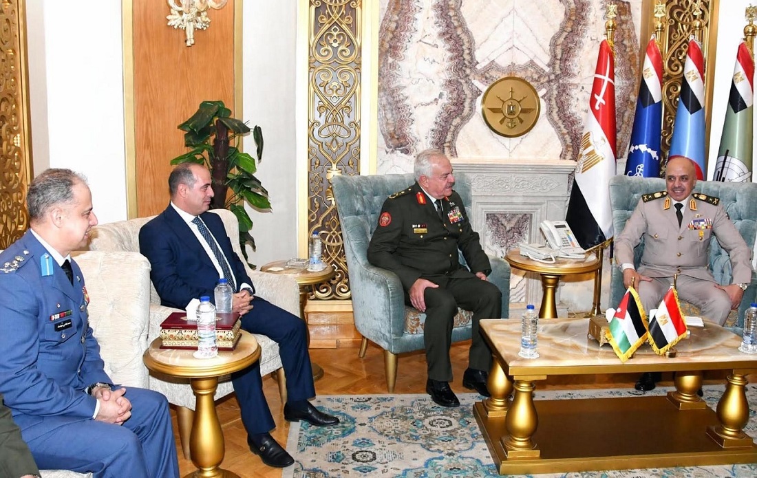 الحنيطي يلتقي القائد العام للقوات المسلحة المصرية وزير الدفاع والإنتاج الحربي