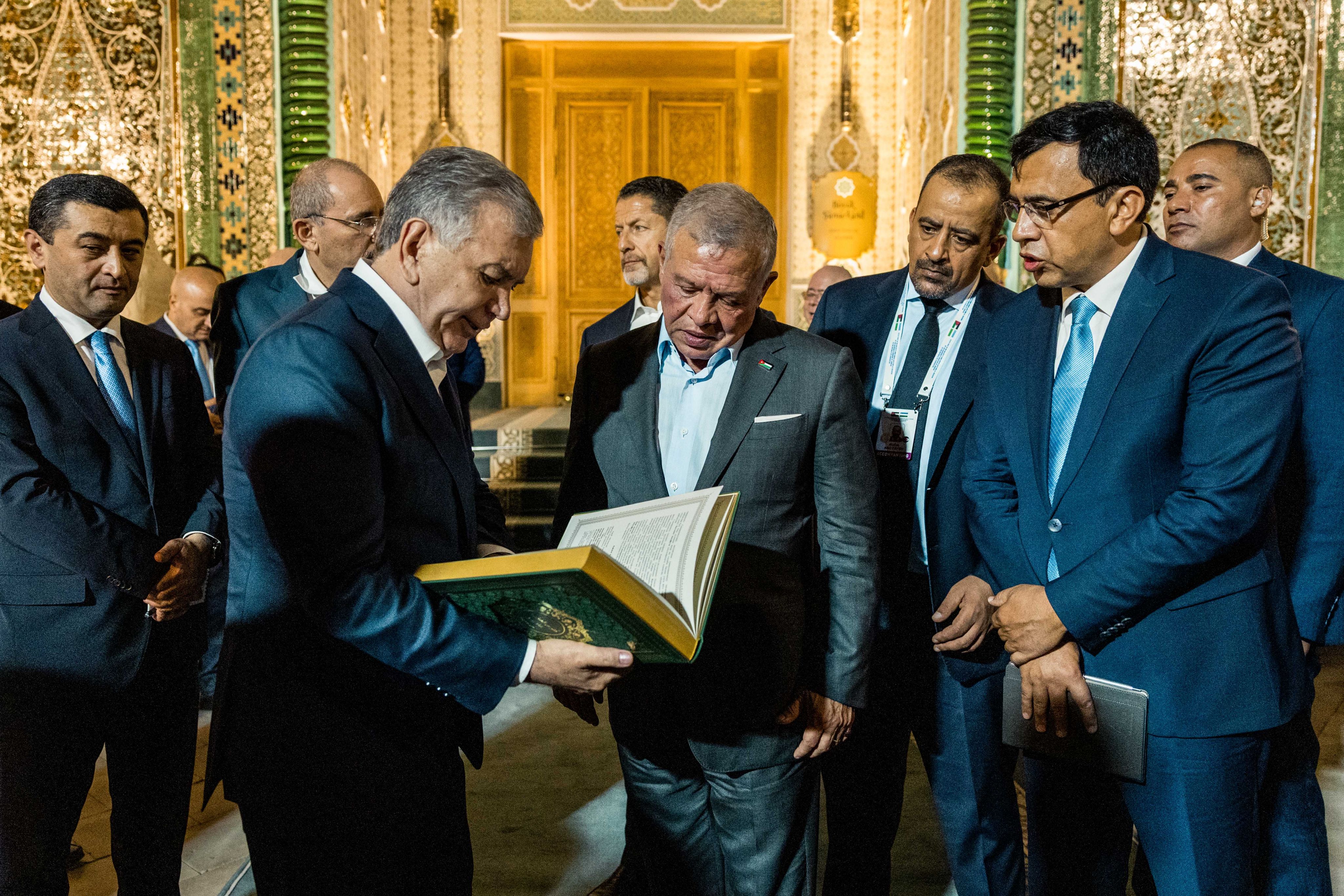 الملك ورئيس أوزبكستان يعقدان مباحثات في سمرقند ركزت على النهوض بالتعاون في مختلف المجالات