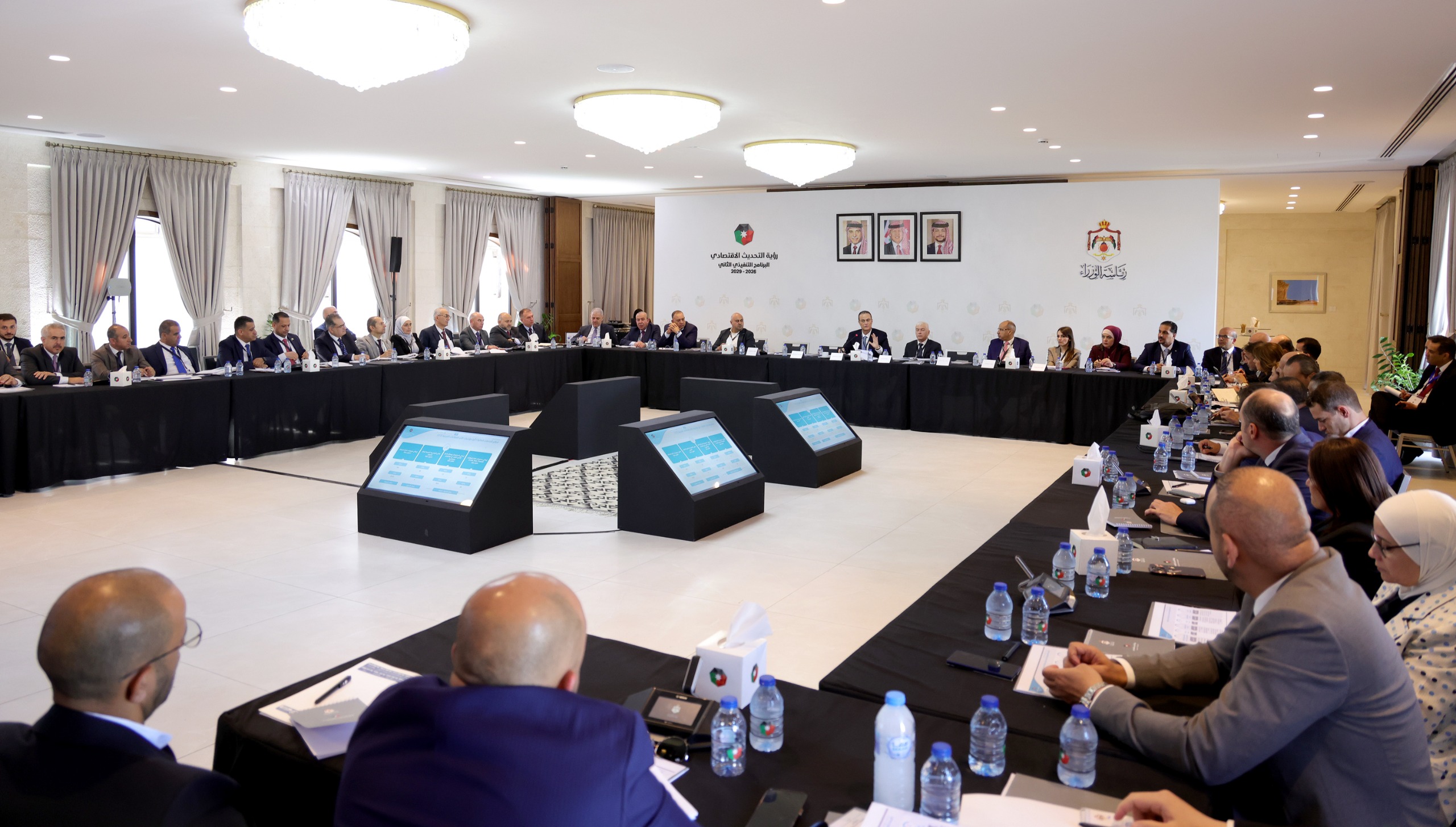 جلسة لمناقشة أولويات قطاع الخدمات المالية لوضع البرنامج التنفيذي لرؤية التحديث الاقتصادي