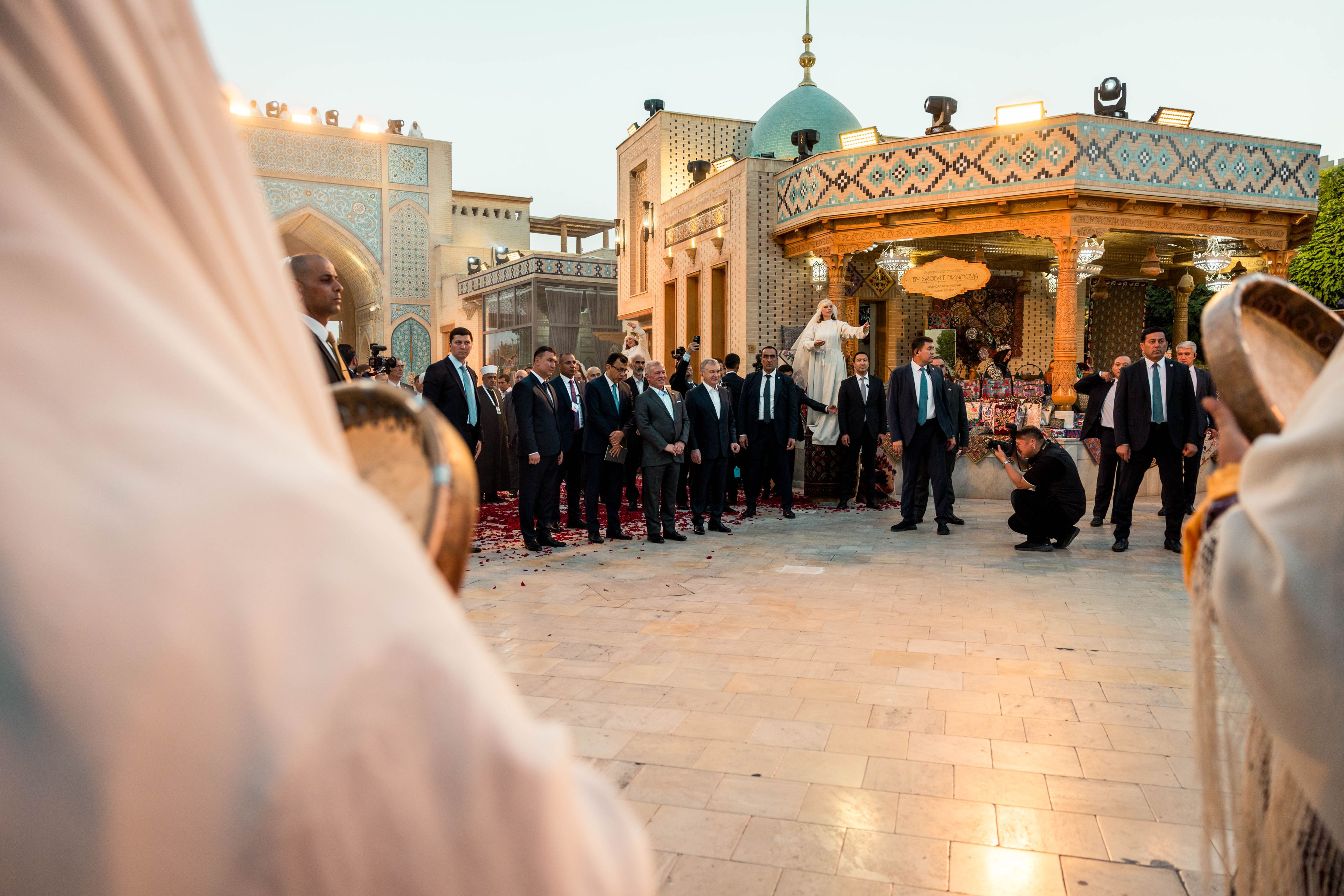 الملك ورئيس أوزبكستان يعقدان مباحثات في سمرقند ركزت على النهوض بالتعاون في مختلف المجالات