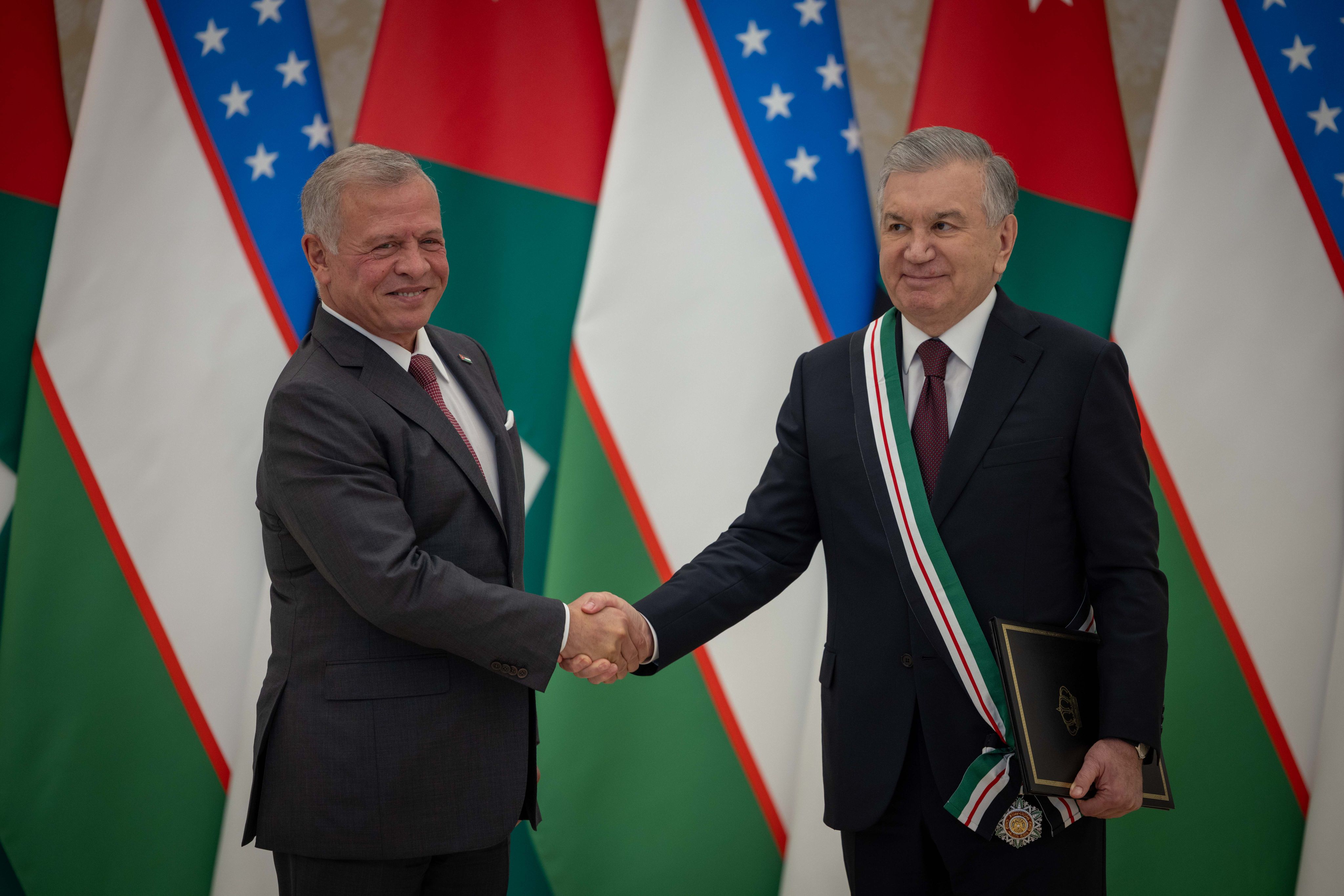 الملك ورئيس أوزبكستان يعقدان مباحثات في سمرقند ركزت على النهوض بالتعاون في مختلف المجالات