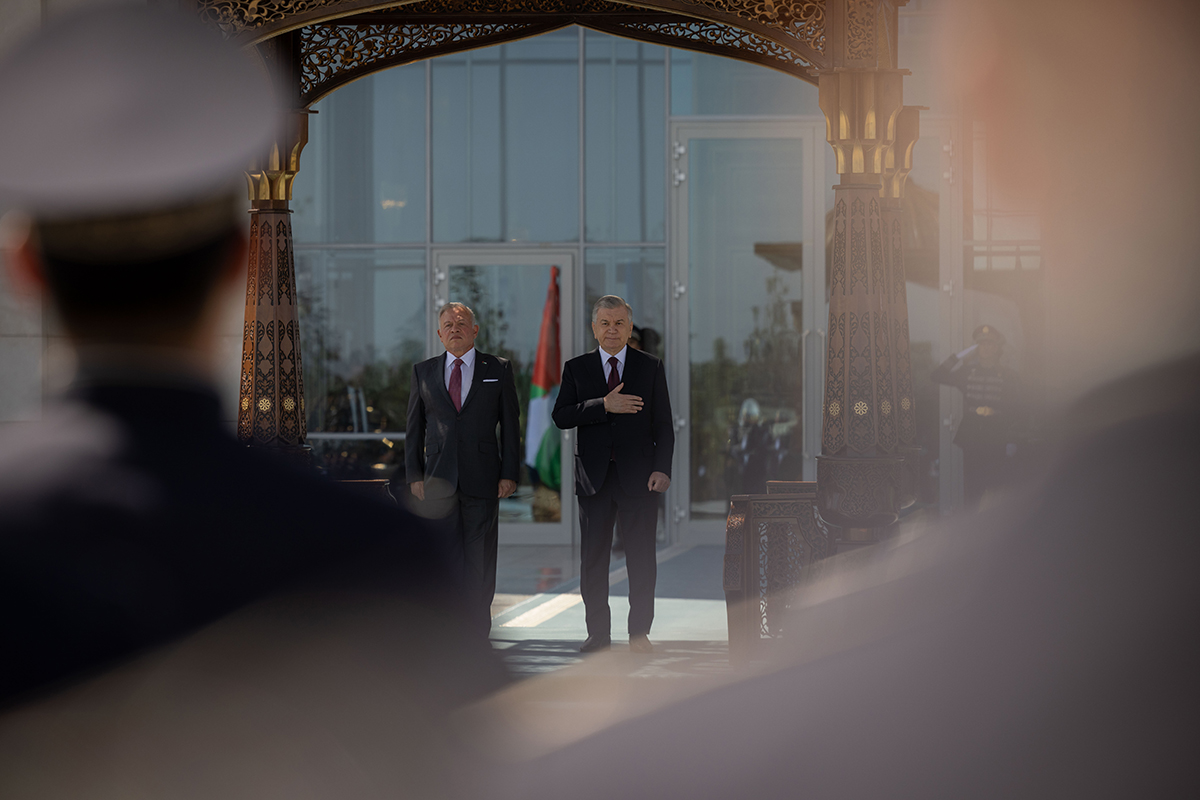 الملك ورئيس أوزبكستان يعقدان مباحثات في سمرقند ركزت على النهوض بالتعاون في مختلف المجالات