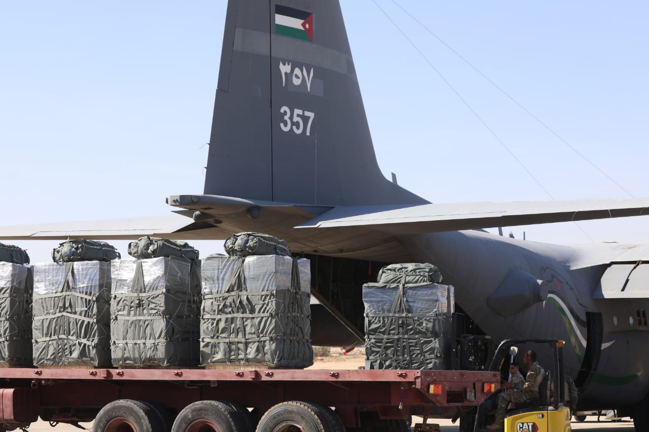 الأردن يواصل إنزال المساعدات الجوية على غزة بالتعاون مع دول صديقة وشقيقة