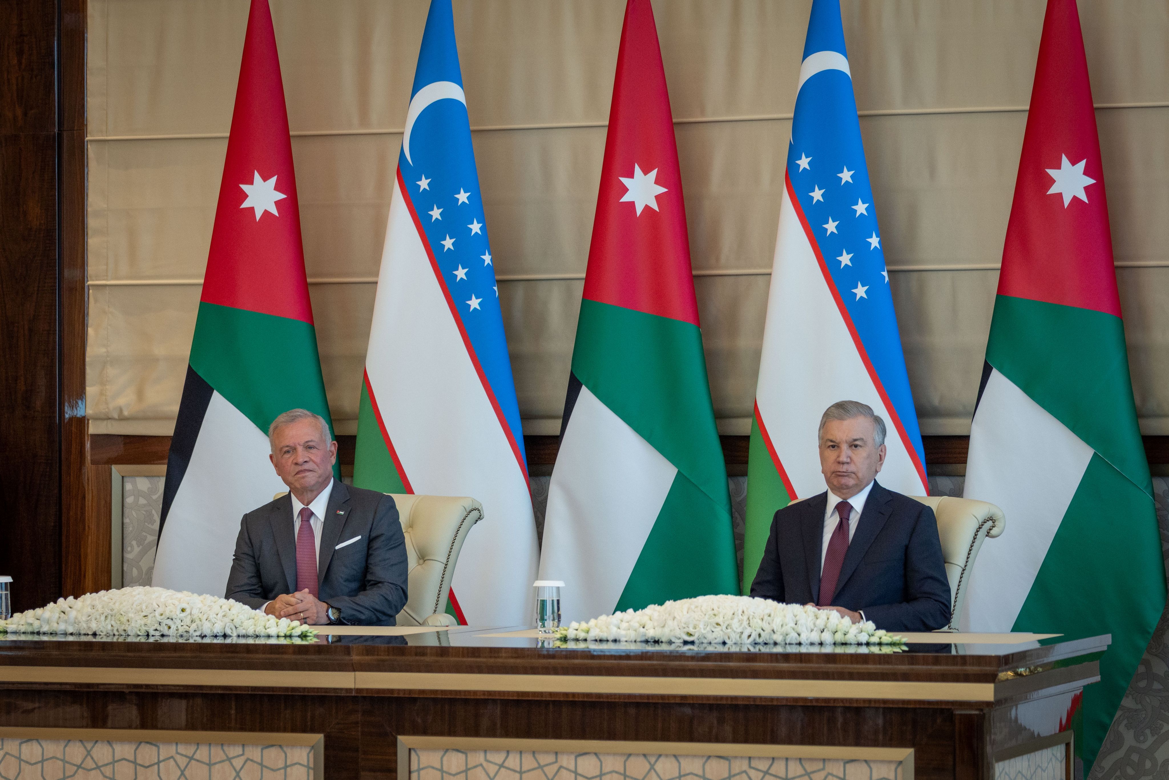 الملك ورئيس أوزبكستان يعقدان مباحثات في سمرقند ركزت على النهوض بالتعاون في مختلف المجالات