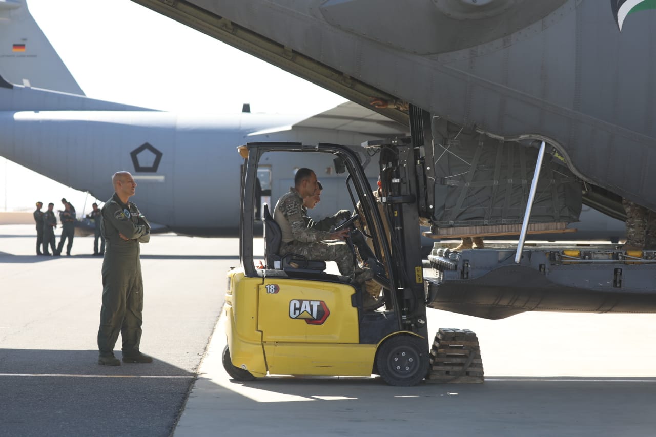 الأردن يواصل إنزال المساعدات الجوية على غزة بالتعاون مع دول صديقة وشقيقة