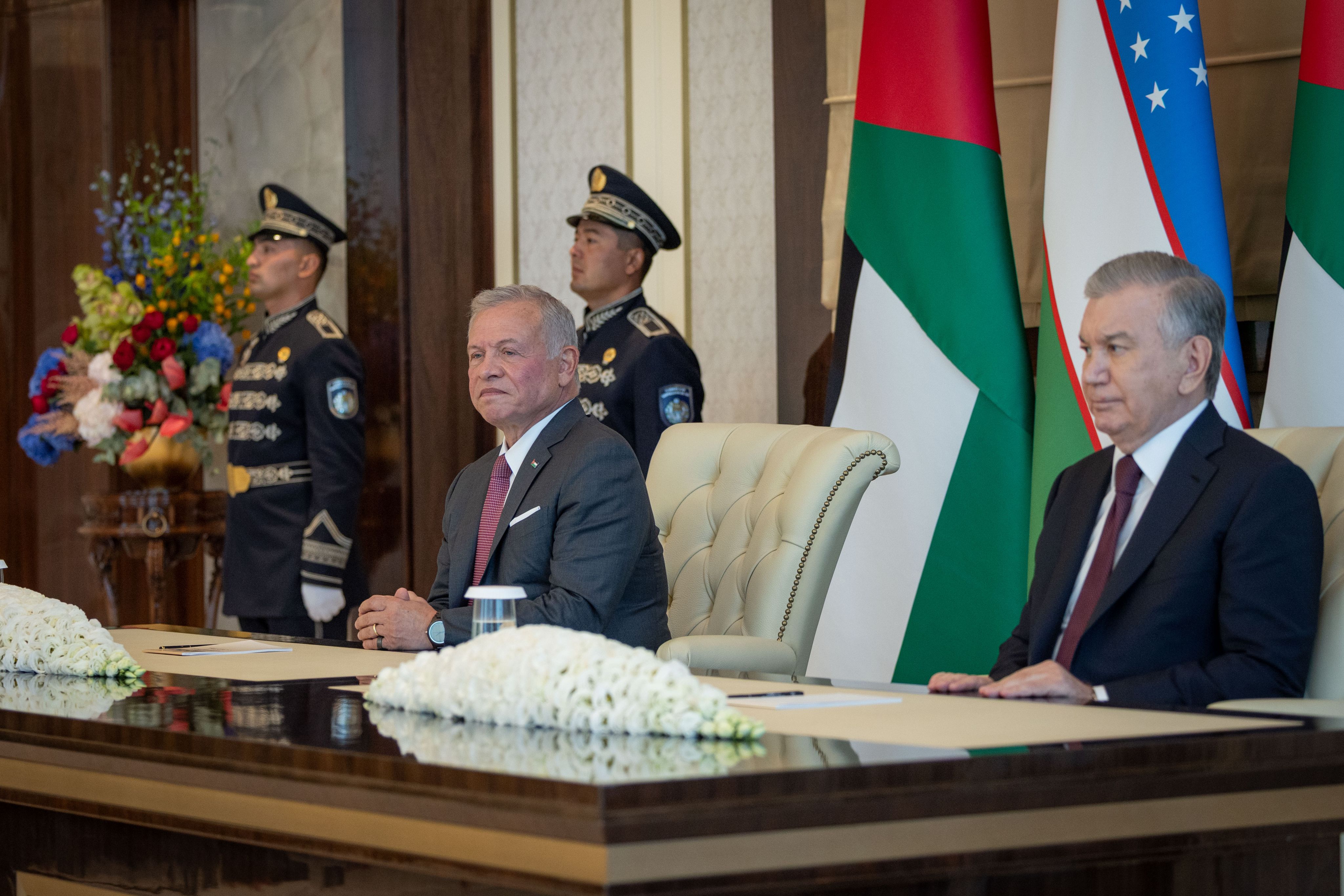 الملك ورئيس أوزبكستان يعقدان مباحثات في سمرقند ركزت على النهوض بالتعاون في مختلف المجالات