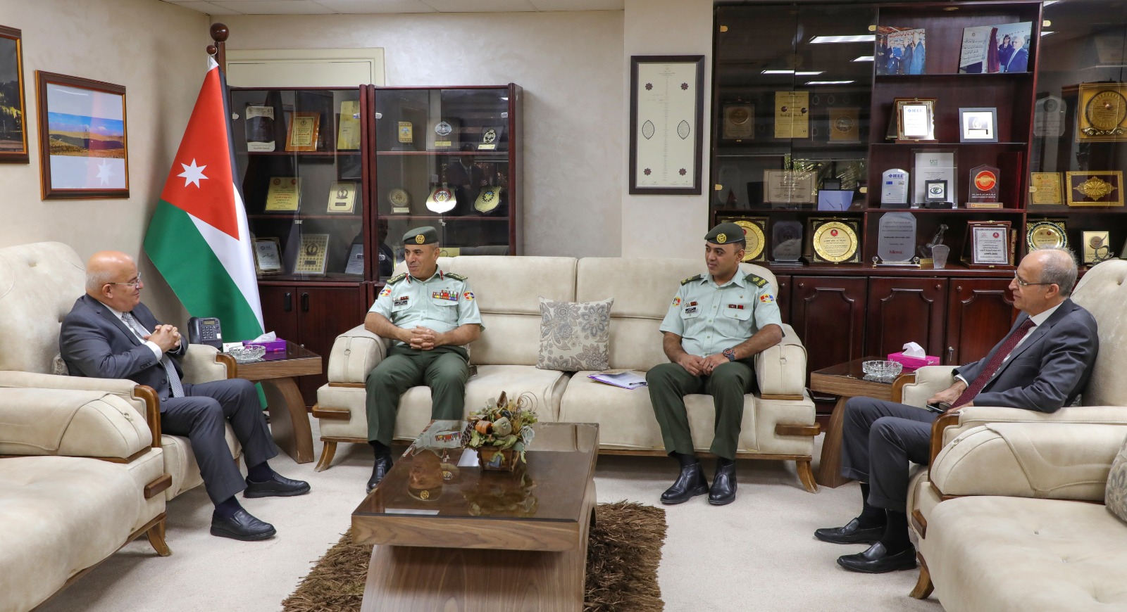 الهاشمية وكلية الأمير الحسين العسكرية تبحثان تعزيز التعاون