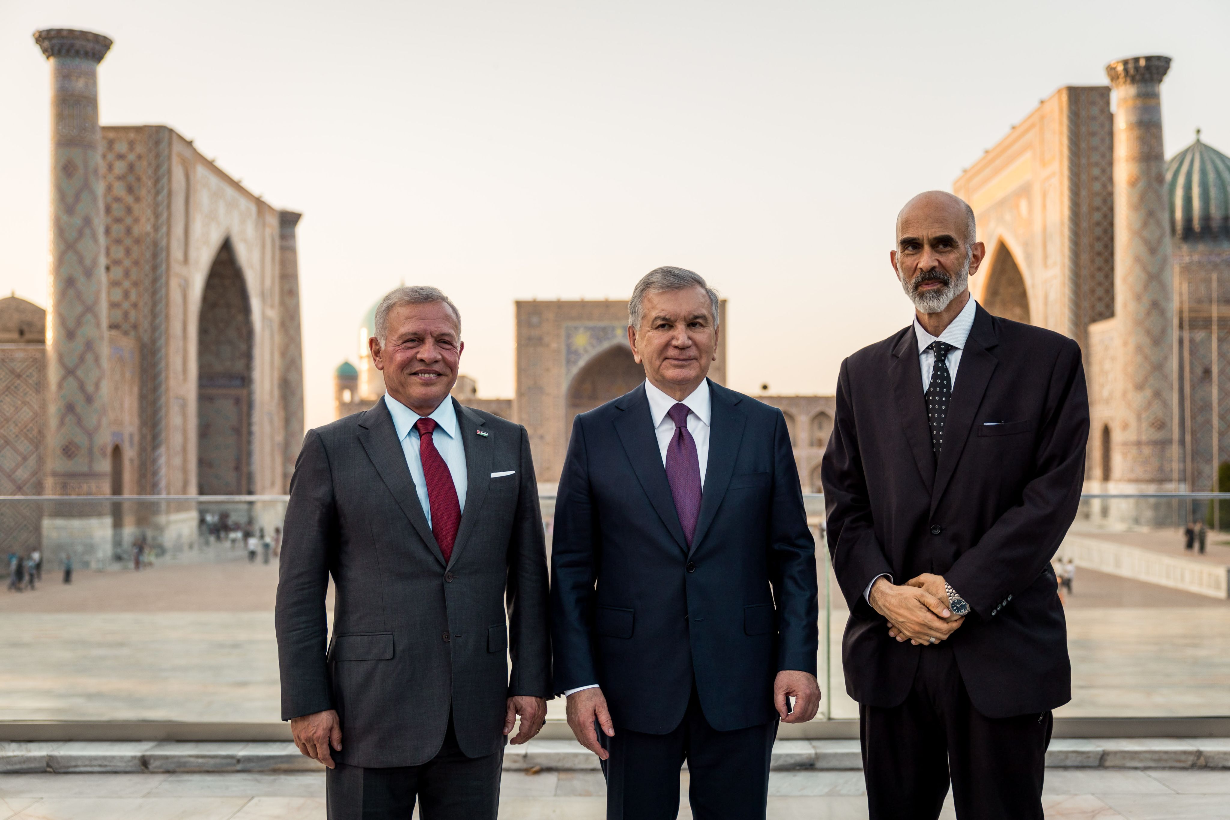 الملك ورئيس أوزبكستان يعقدان مباحثات في سمرقند ركزت على النهوض بالتعاون في مختلف المجالات