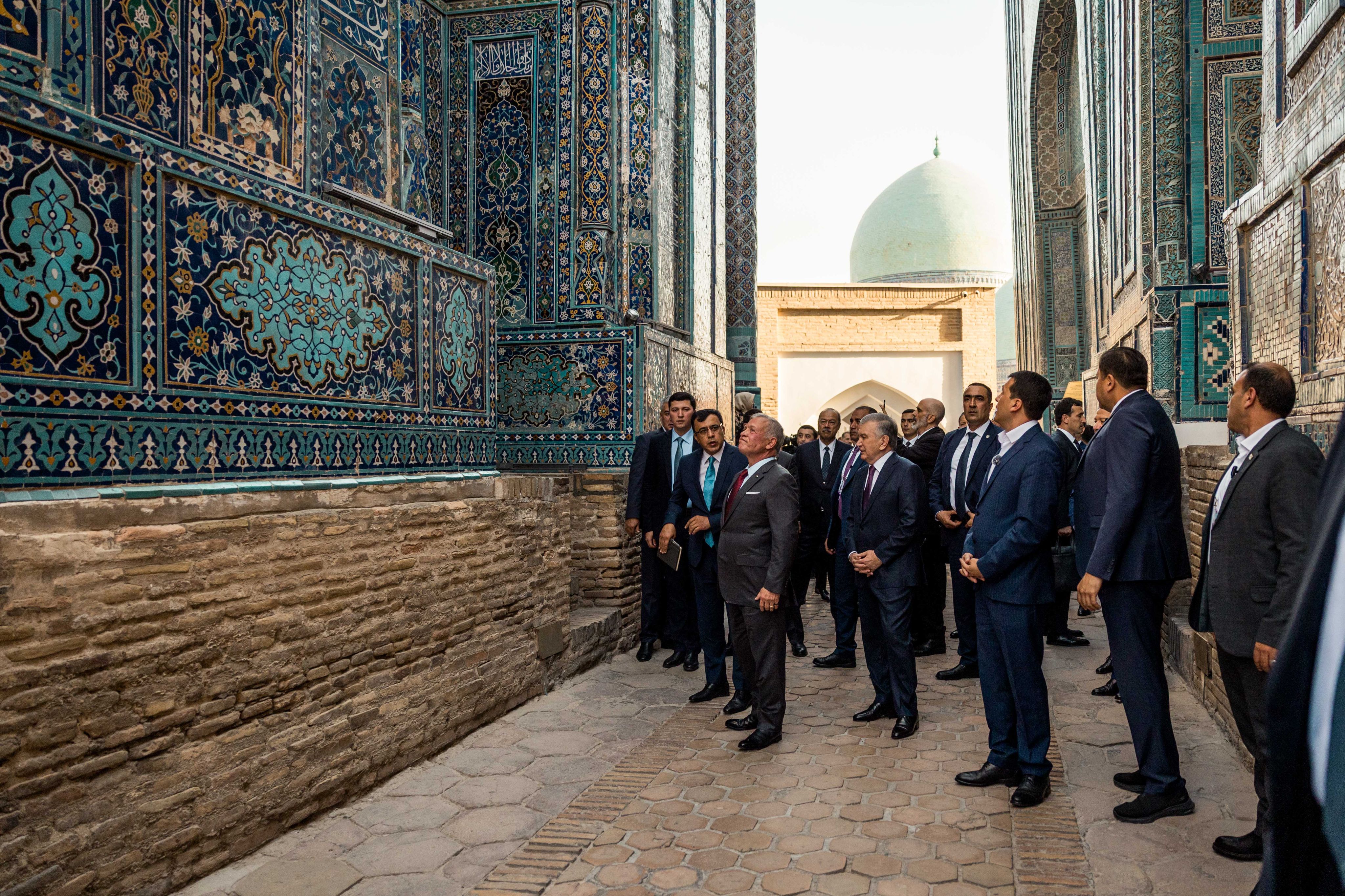 الملك ورئيس أوزبكستان يعقدان مباحثات في سمرقند ركزت على النهوض بالتعاون في مختلف المجالات