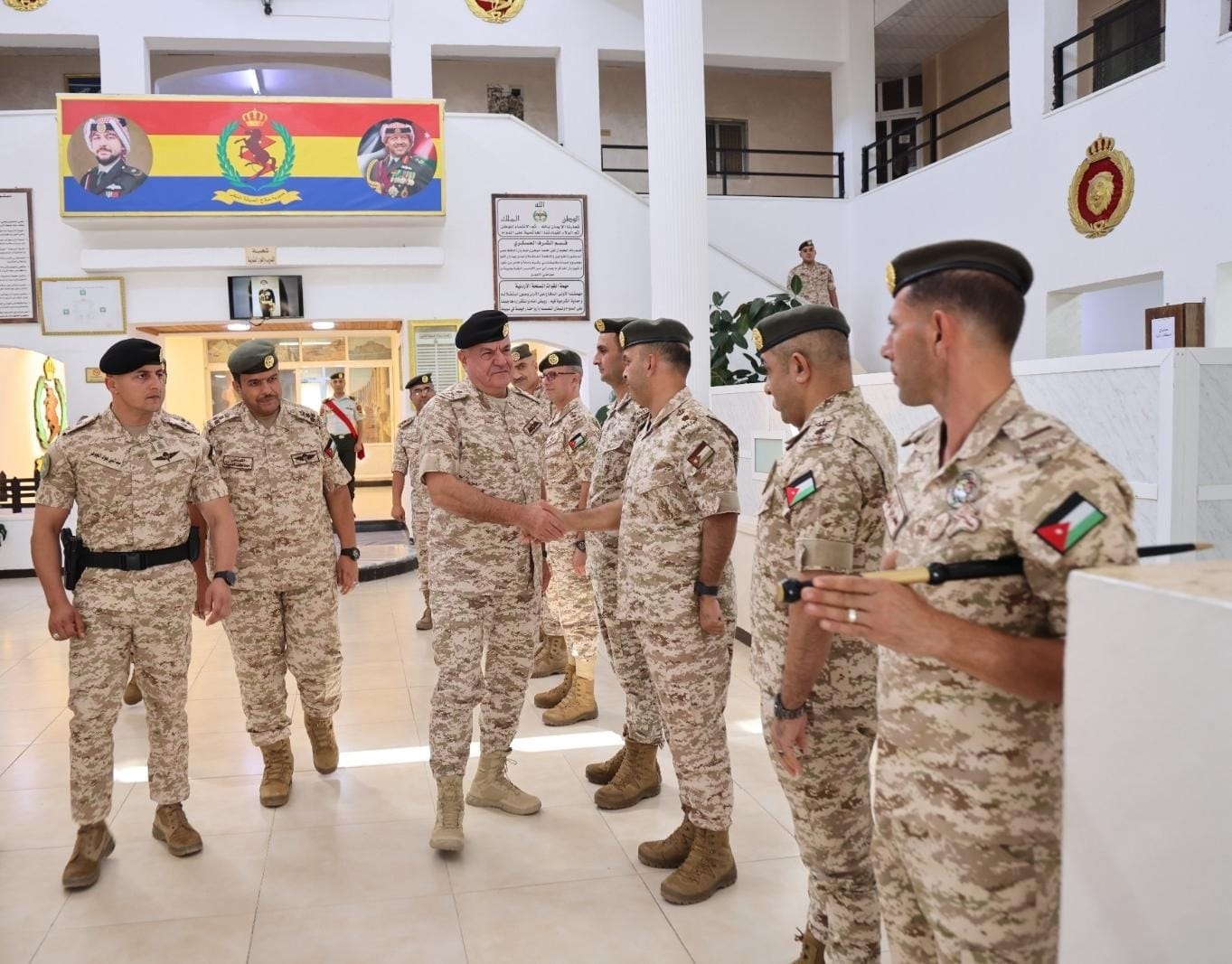 رئيس هيئة الأركان يزور مديرية سلاح الصيانة الملكي