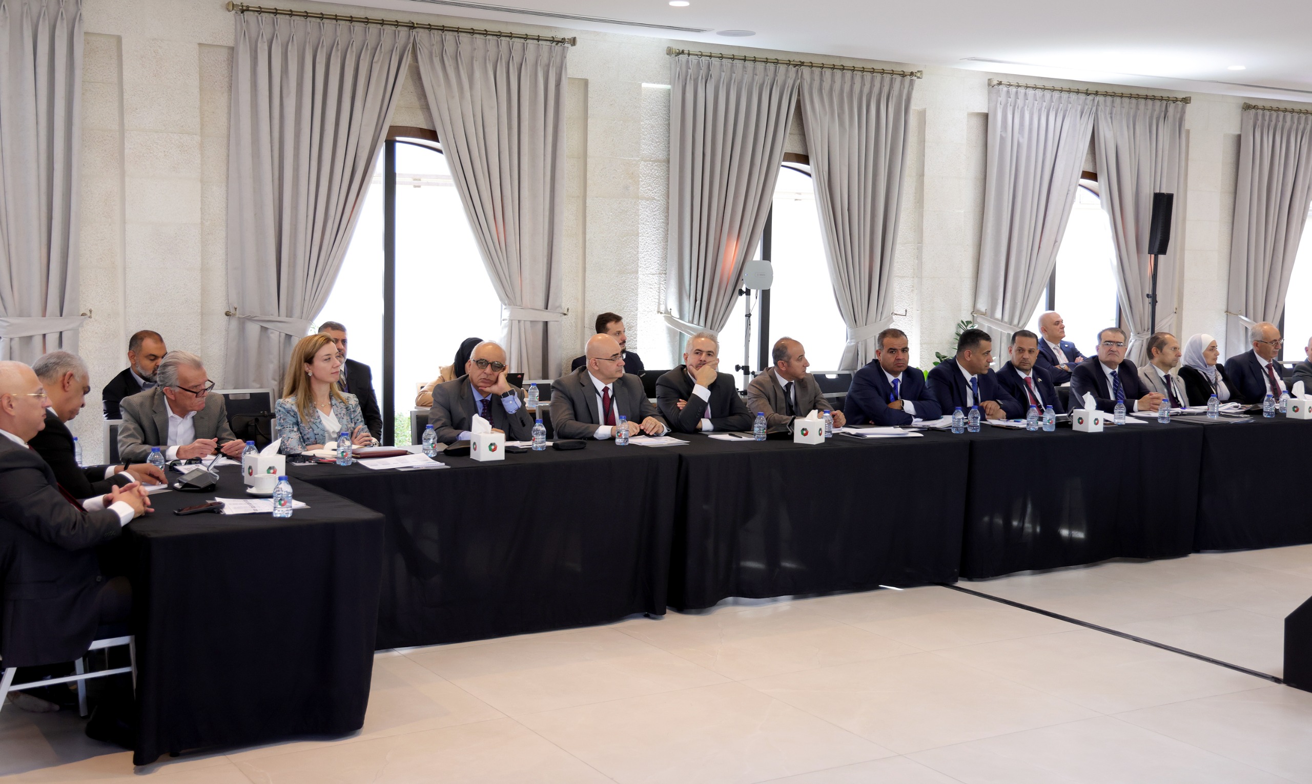 جلسة لمناقشة أولويات قطاع الخدمات المالية لوضع البرنامج التنفيذي لرؤية التحديث الاقتصادي