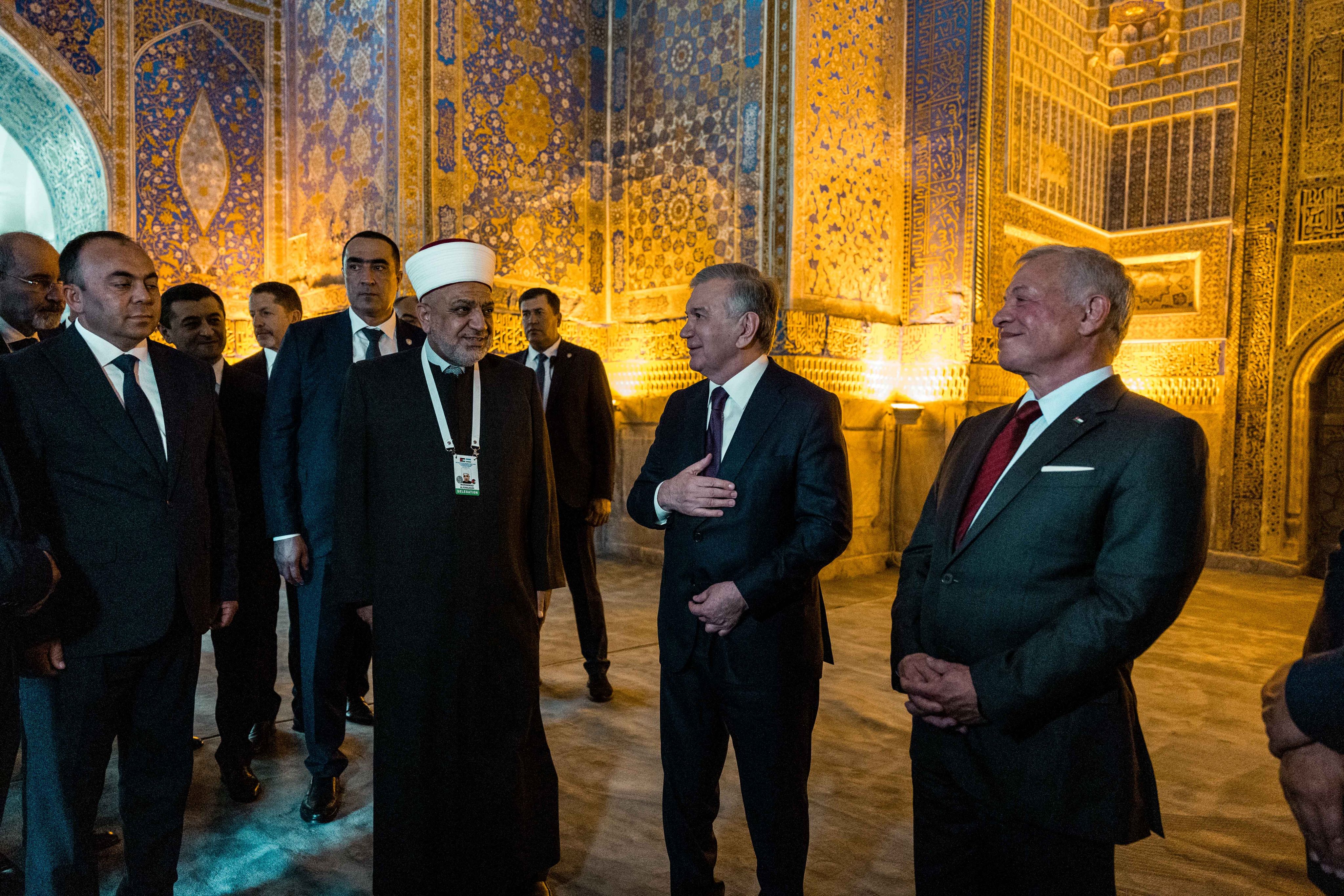 الملك ورئيس أوزبكستان يعقدان مباحثات في سمرقند ركزت على النهوض بالتعاون في مختلف المجالات