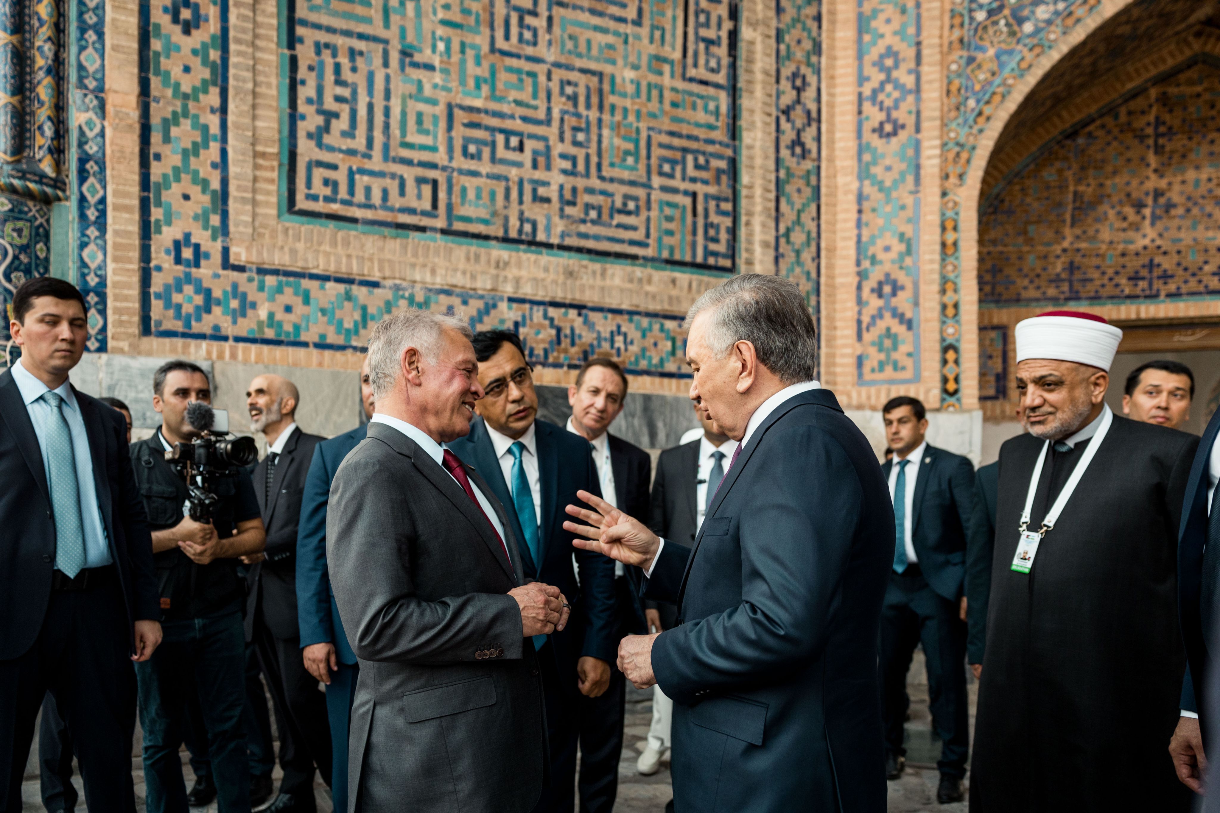 الملك ورئيس أوزبكستان يعقدان مباحثات في سمرقند ركزت على النهوض بالتعاون في مختلف المجالات