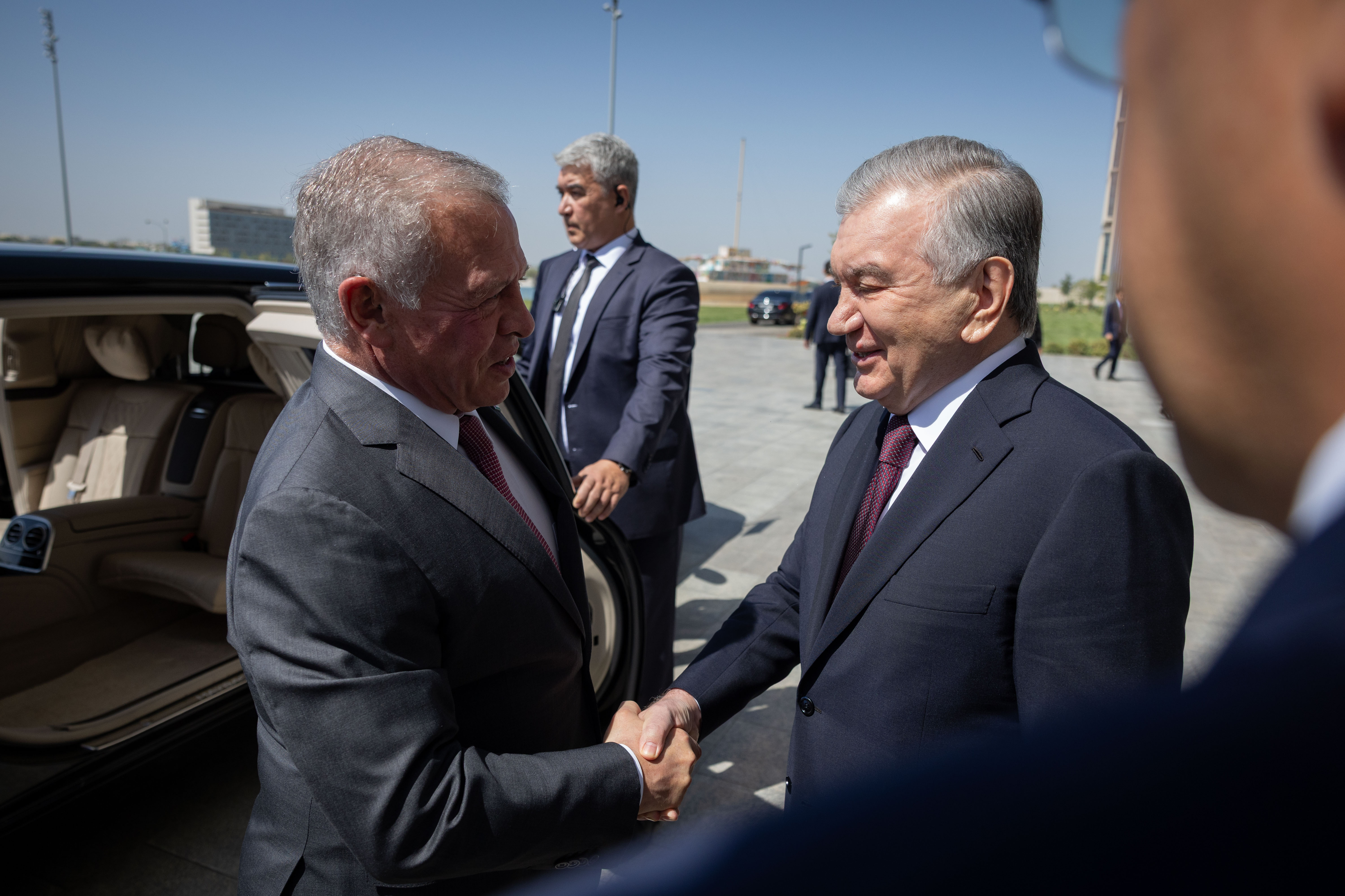 الملك ورئيس أوزبكستان يعقدان مباحثات في سمرقند ركزت على النهوض بالتعاون في مختلف المجالات