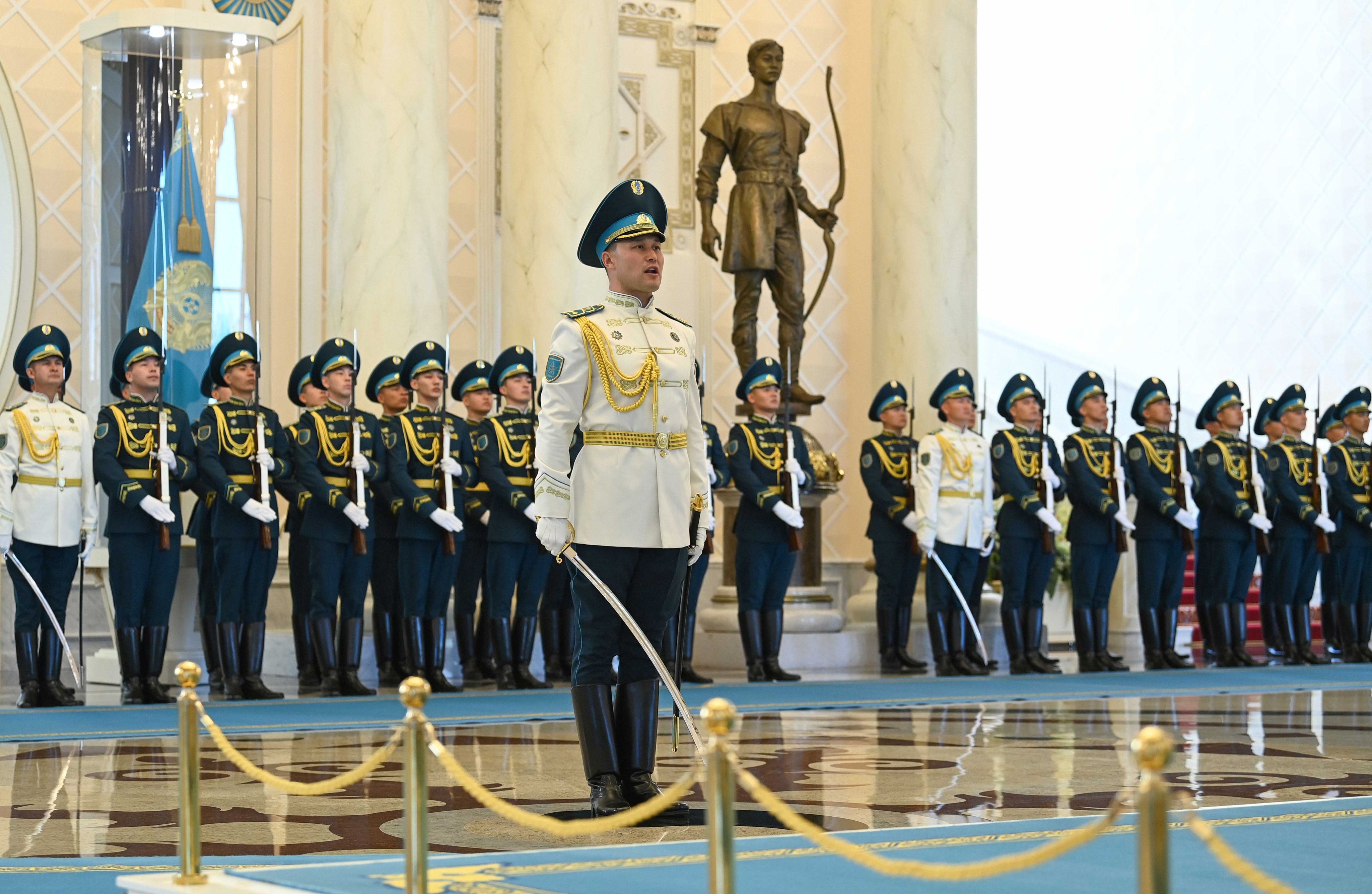 الملك ورئيس جمهورية كازاخستان يعقدان مباحثات في أستانا