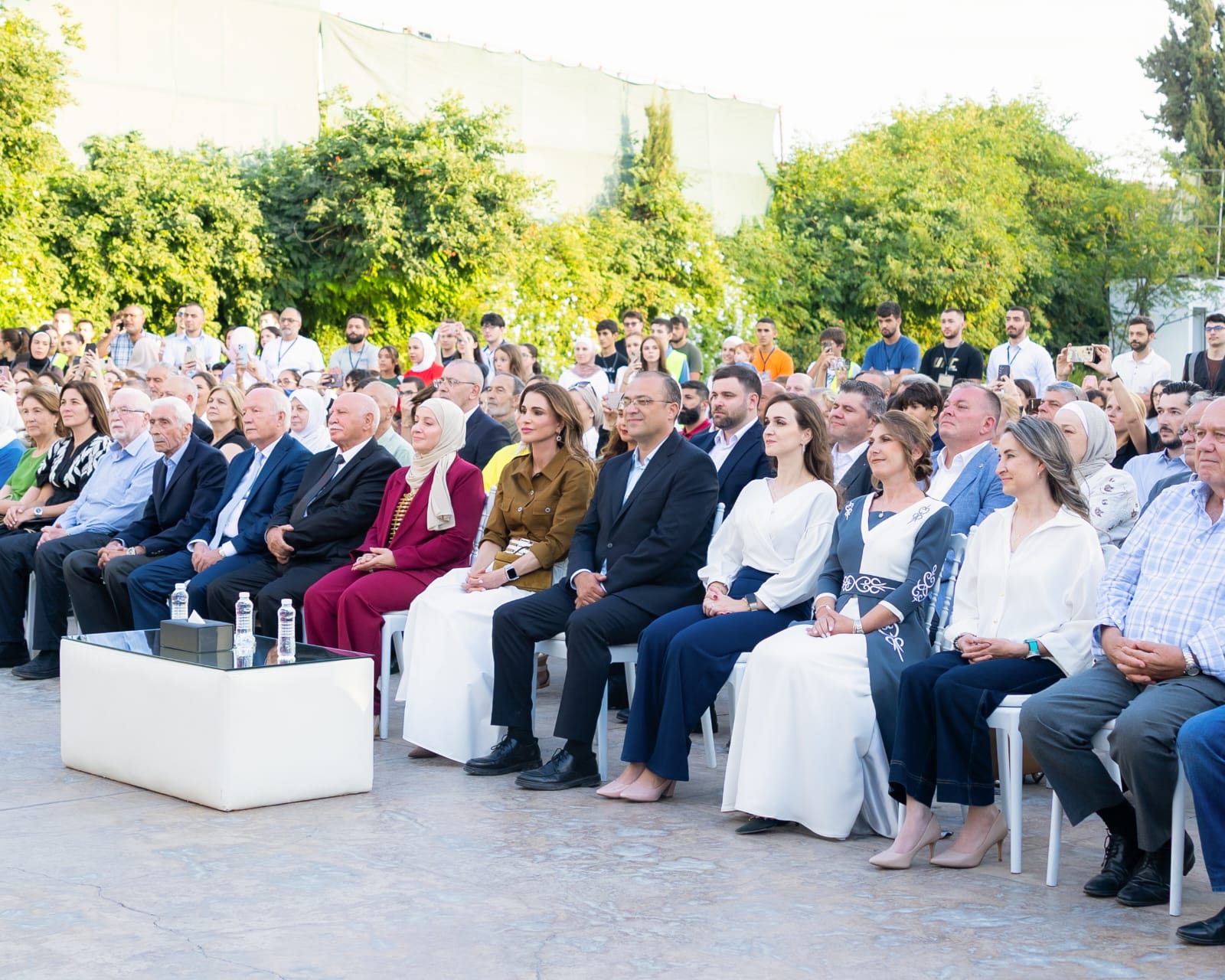 الملكة رانيا العبدالله تفتتح بازار النادي الأهلي