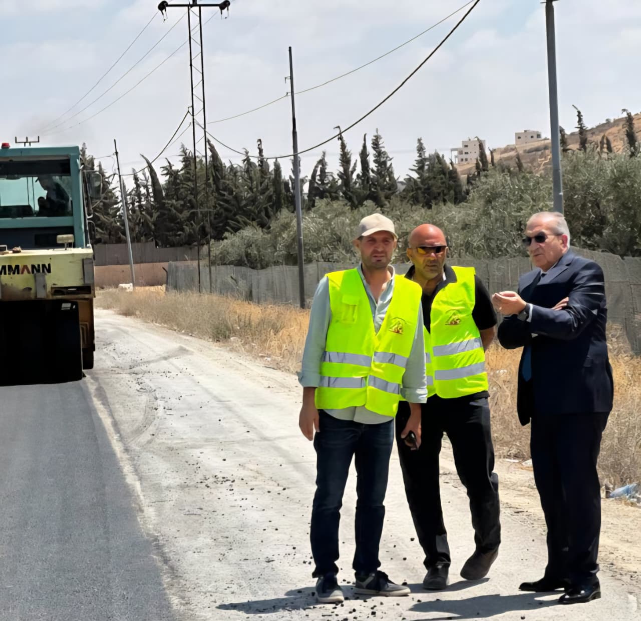 وزير الأشغال يتفقد مشروعي مدرسة الحسنية وصيانة طريق أم البساتين ناعور