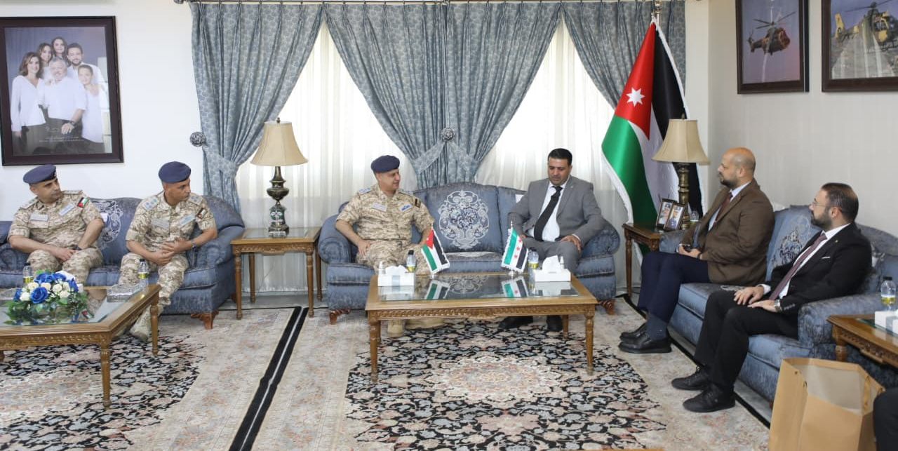 وفد سوري يزور قيادة سلاح الجو الملكي تقديراً لجهوده في عمليات الإطفاء