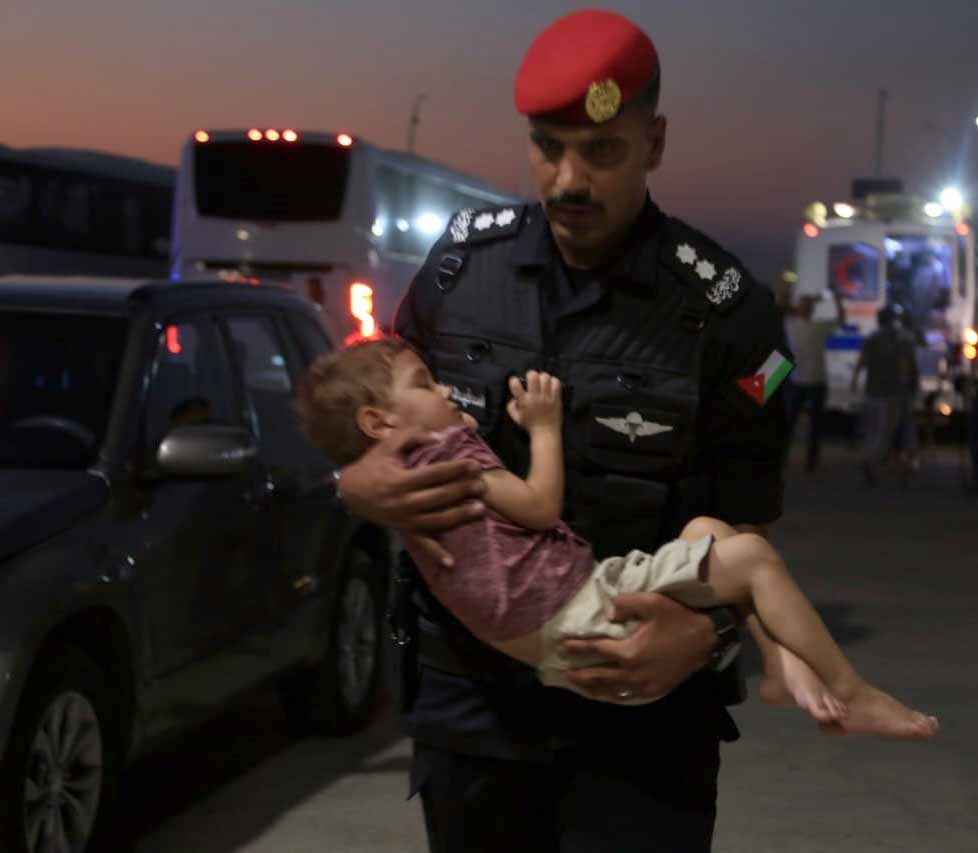 القوات المسلحة تقوم بإجلاء الدفعة العاشرة من أطفال غزة المرضى للعلاج في الأردن