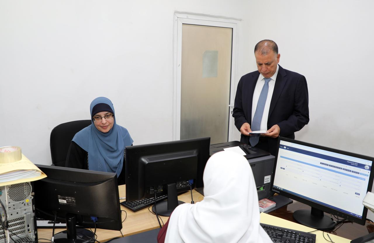 وزير الداخلية يتفقد مكتب أحوال وجوازات جبل الحسين