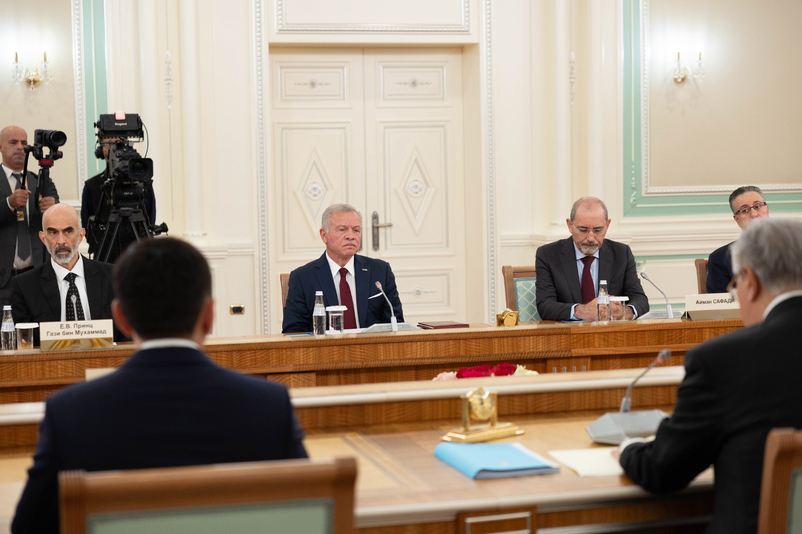 الملك ورئيس جمهورية كازاخستان يعقدان مباحثات في أستانا