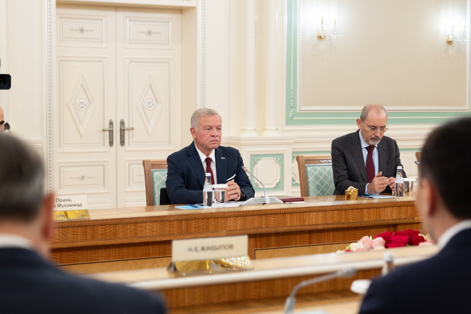 الملك ورئيس جمهورية كازاخستان يعقدان مباحثات في أستانا