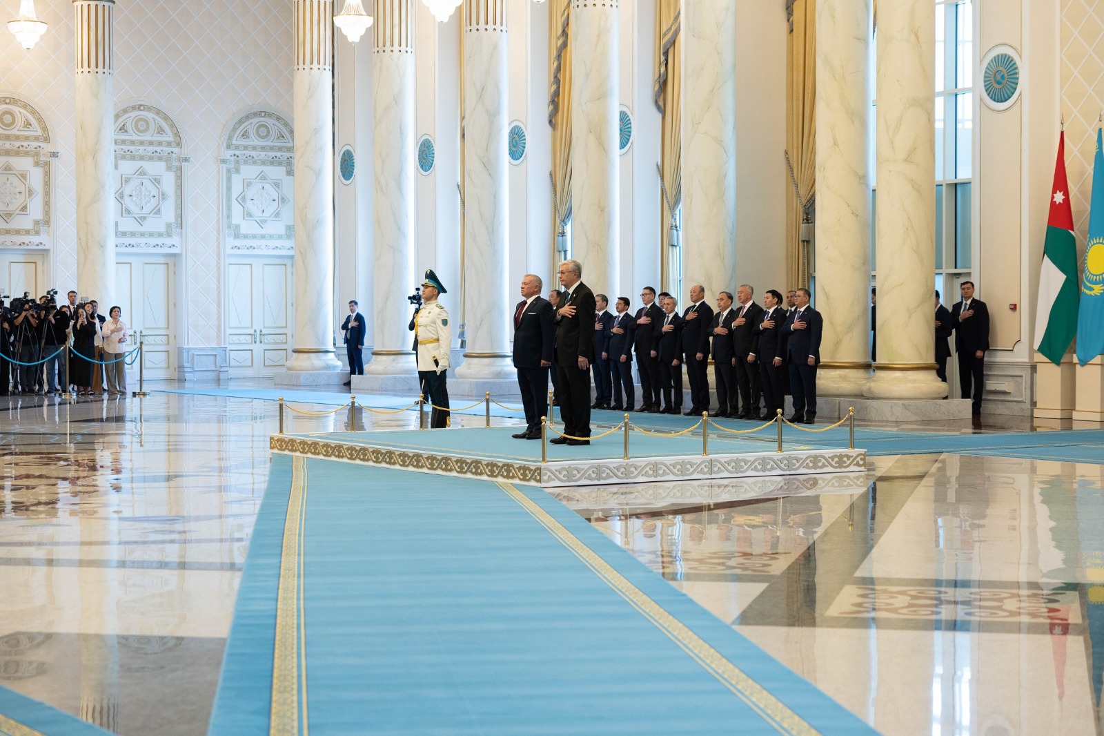 الملك ورئيس جمهورية كازاخستان يعقدان مباحثات في أستانا