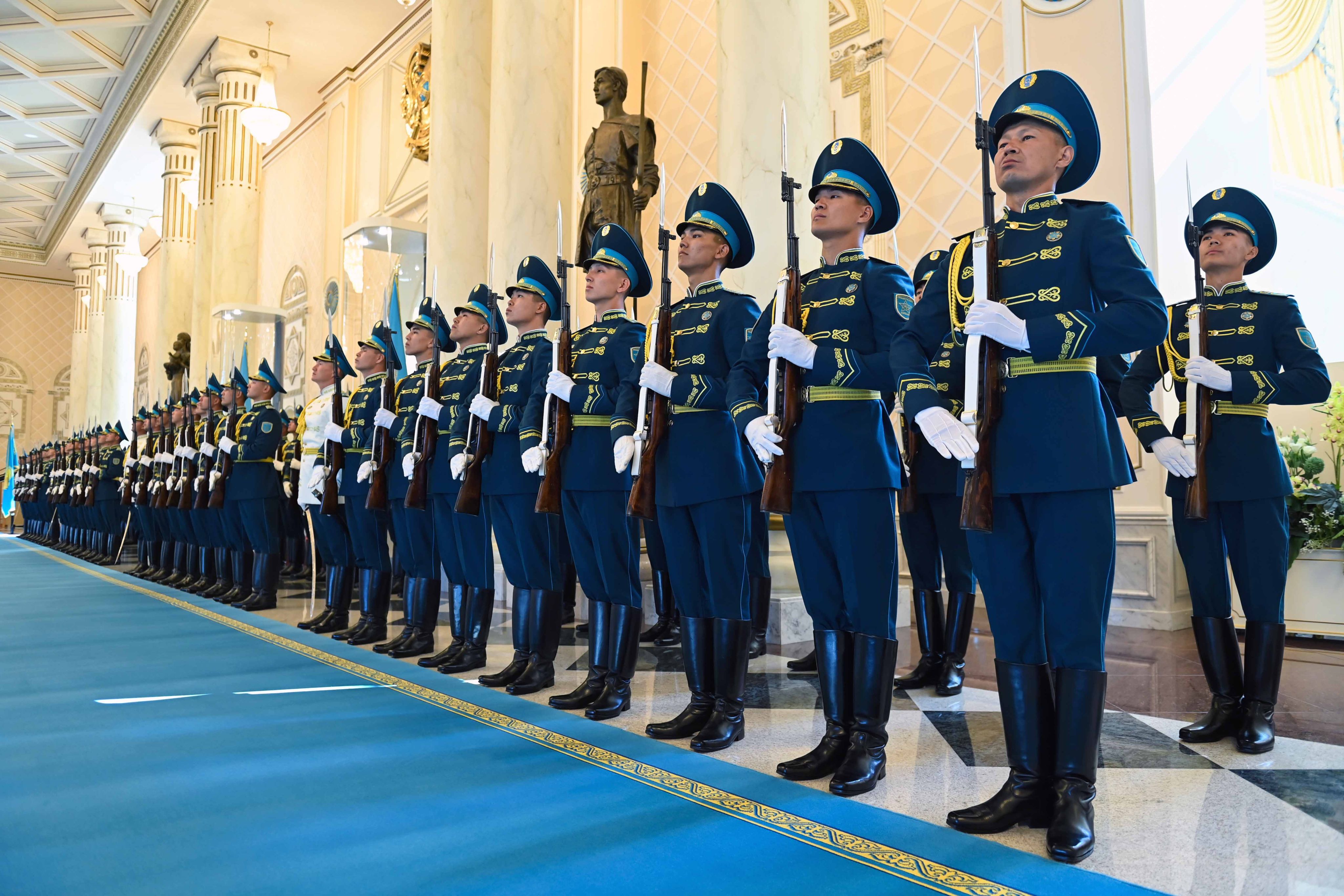 الملك ورئيس جمهورية كازاخستان يعقدان مباحثات في أستانا