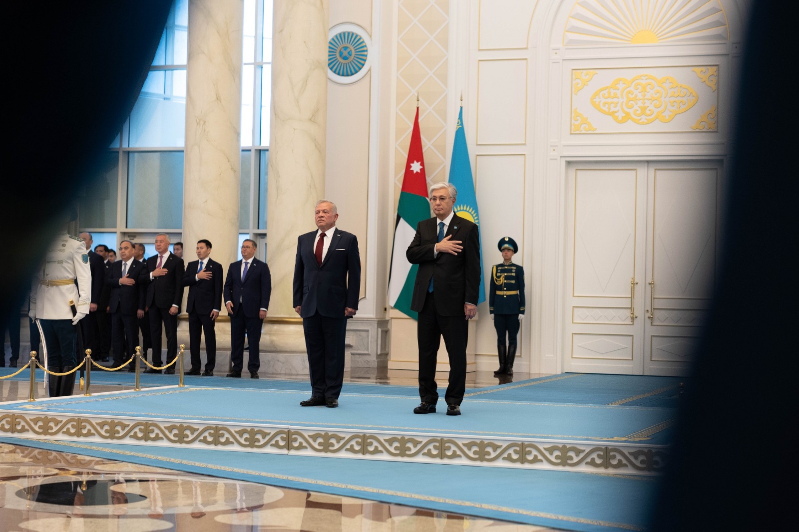 الملك ورئيس جمهورية كازاخستان يعقدان مباحثات في أستانا