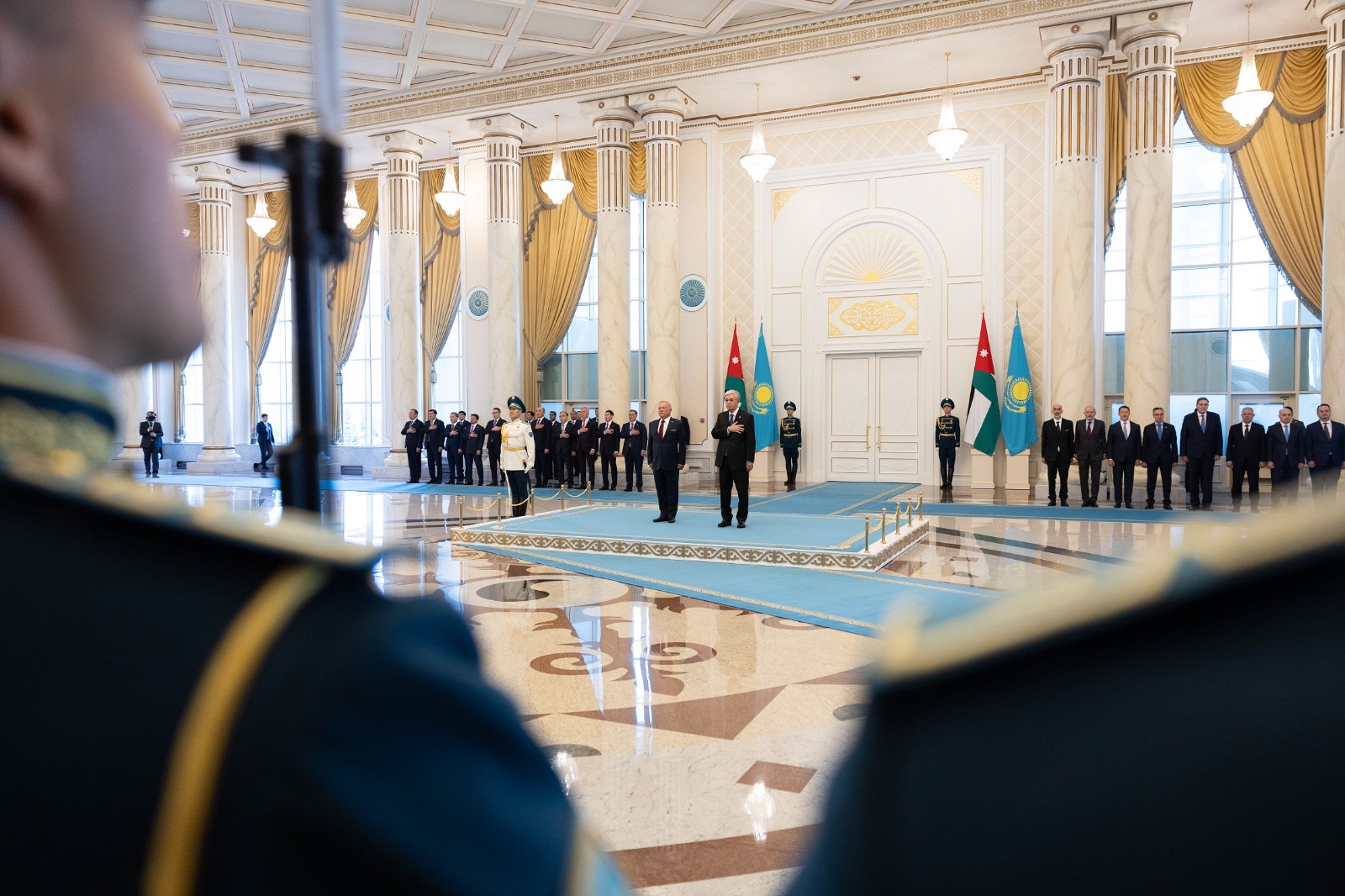 الملك ورئيس جمهورية كازاخستان يعقدان مباحثات في أستانا