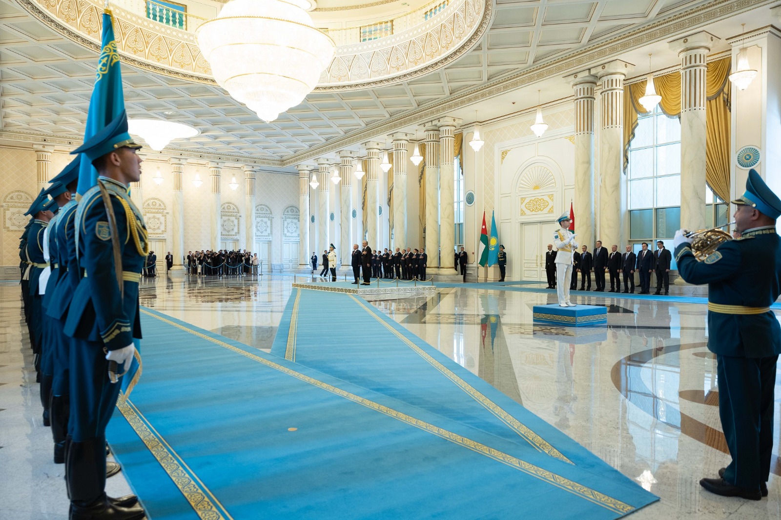 الملك ورئيس جمهورية كازاخستان يعقدان مباحثات في أستانا