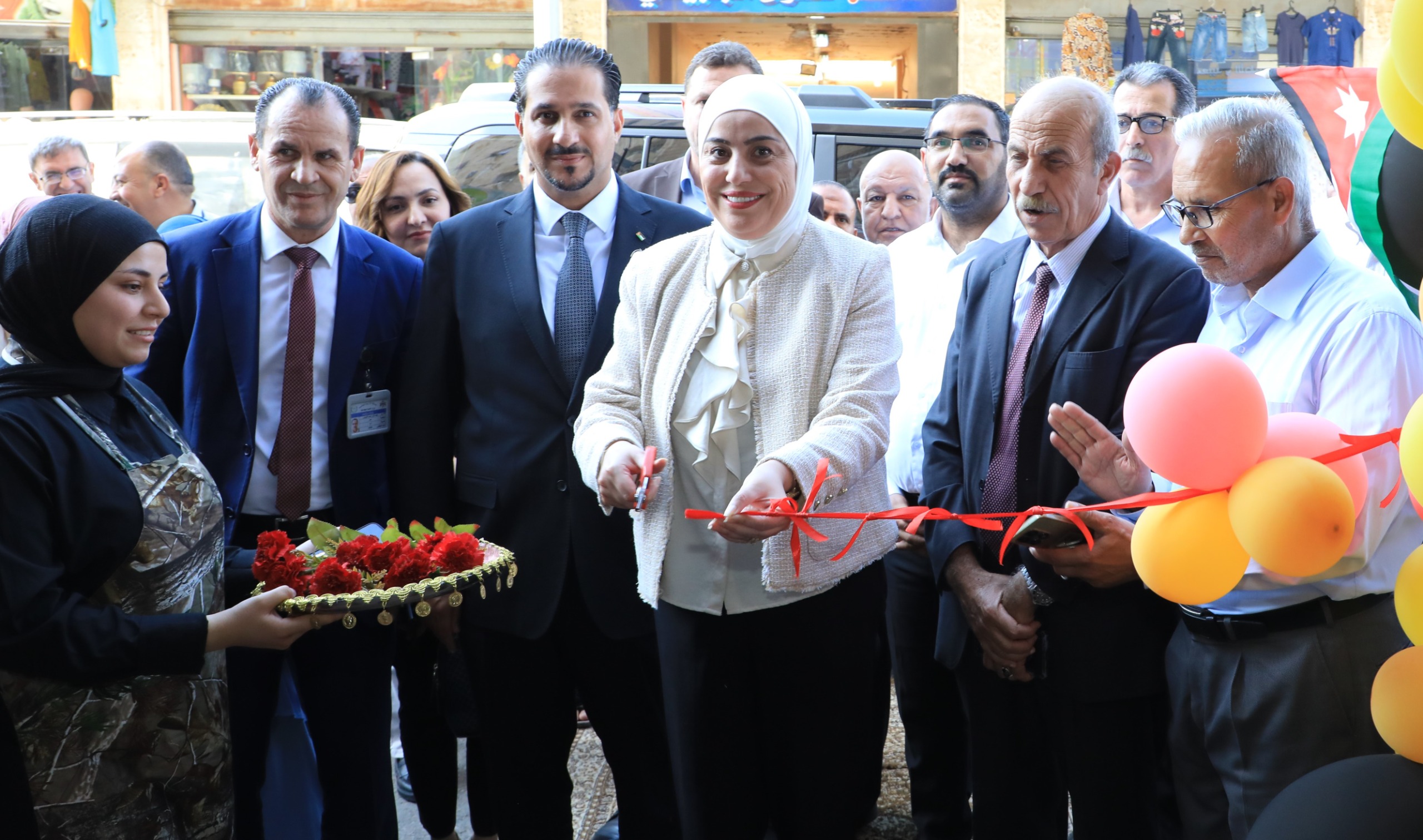 وزيرة التنمية الاجتماعية تفتتح مشروع مطبخ صبايا الخير في إربد