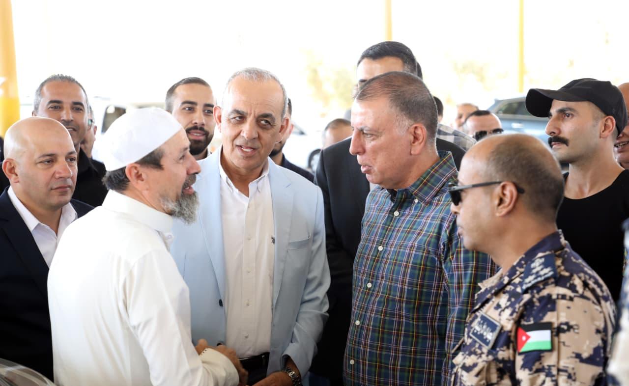 وزيرا الداخلية والسياحة ومدير عام الجمارك يزورون مركز حدود العمري