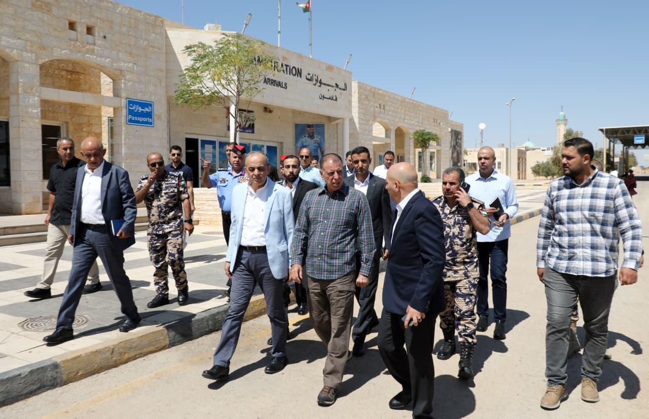 وزيرا الداخلية والسياحة ومدير عام الجمارك يزورون مركز حدود العمري
